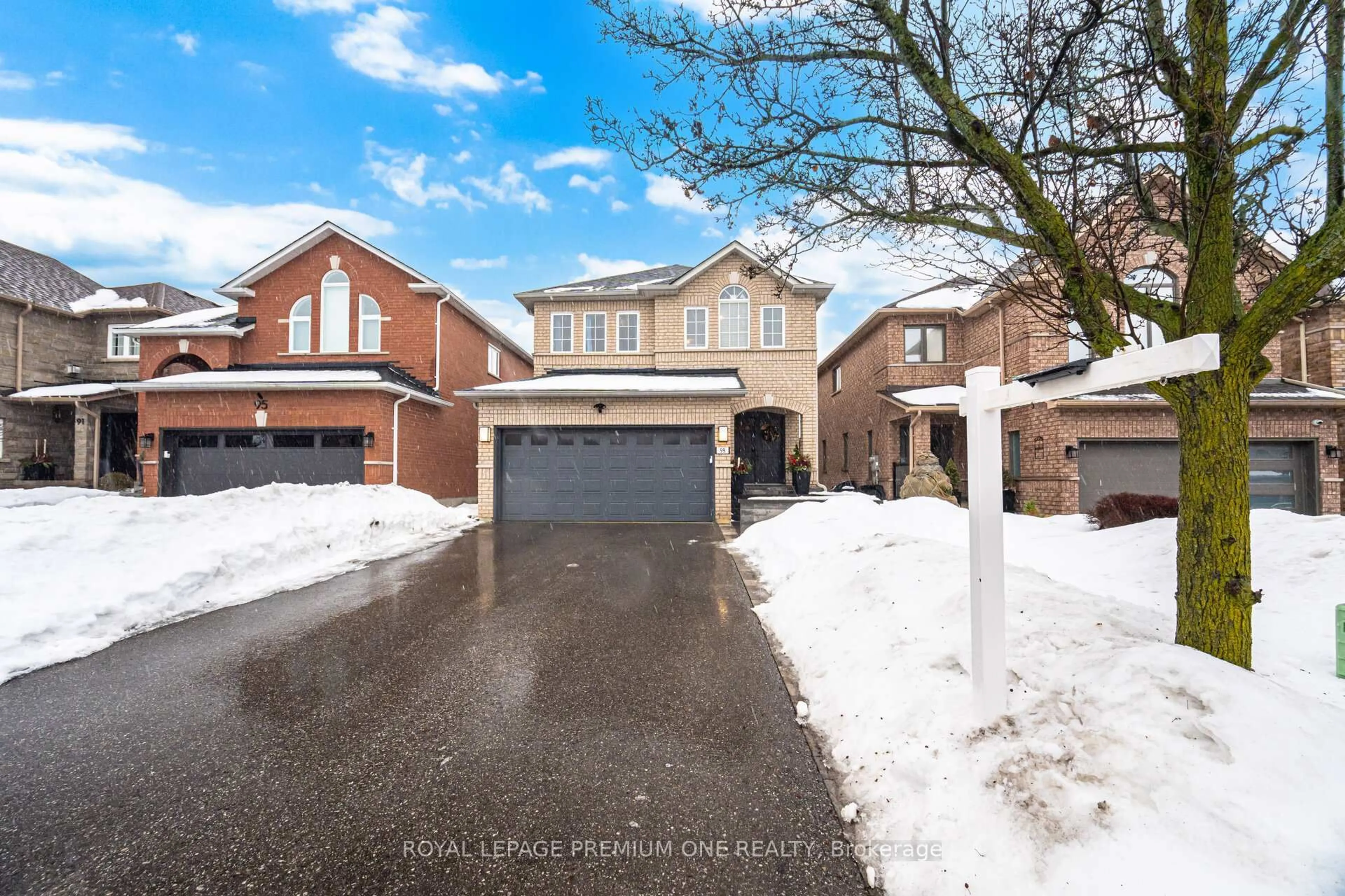 A pic from outside/outdoor area/front of a property/back of a property/a pic from drone, street for 99 Royal Pine Ave, Vaughan Ontario L4H 1S8