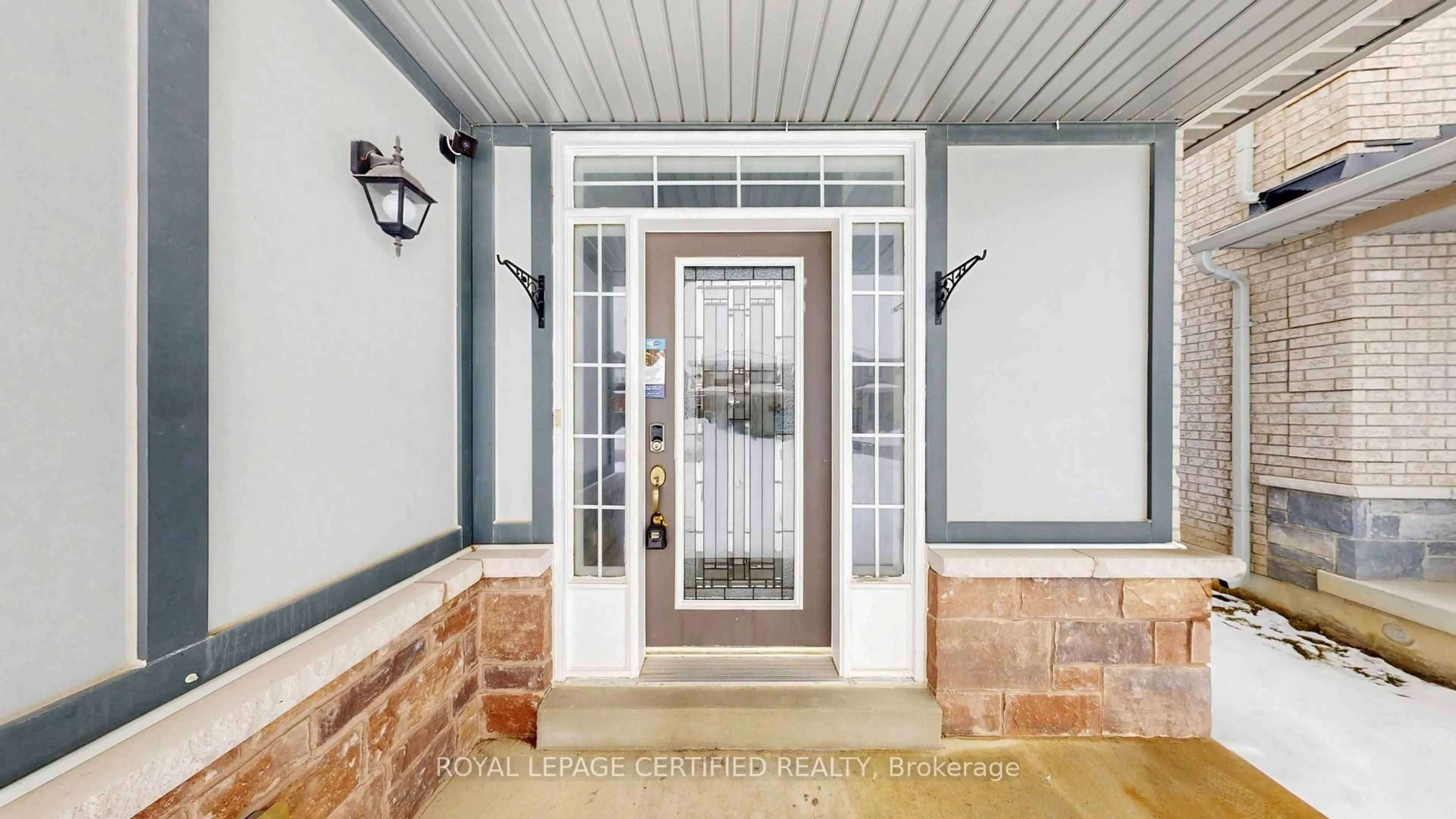 Indoor entryway for 62 Heritage St, Bradford West Gwillimbury Ontario L3Z 0X4