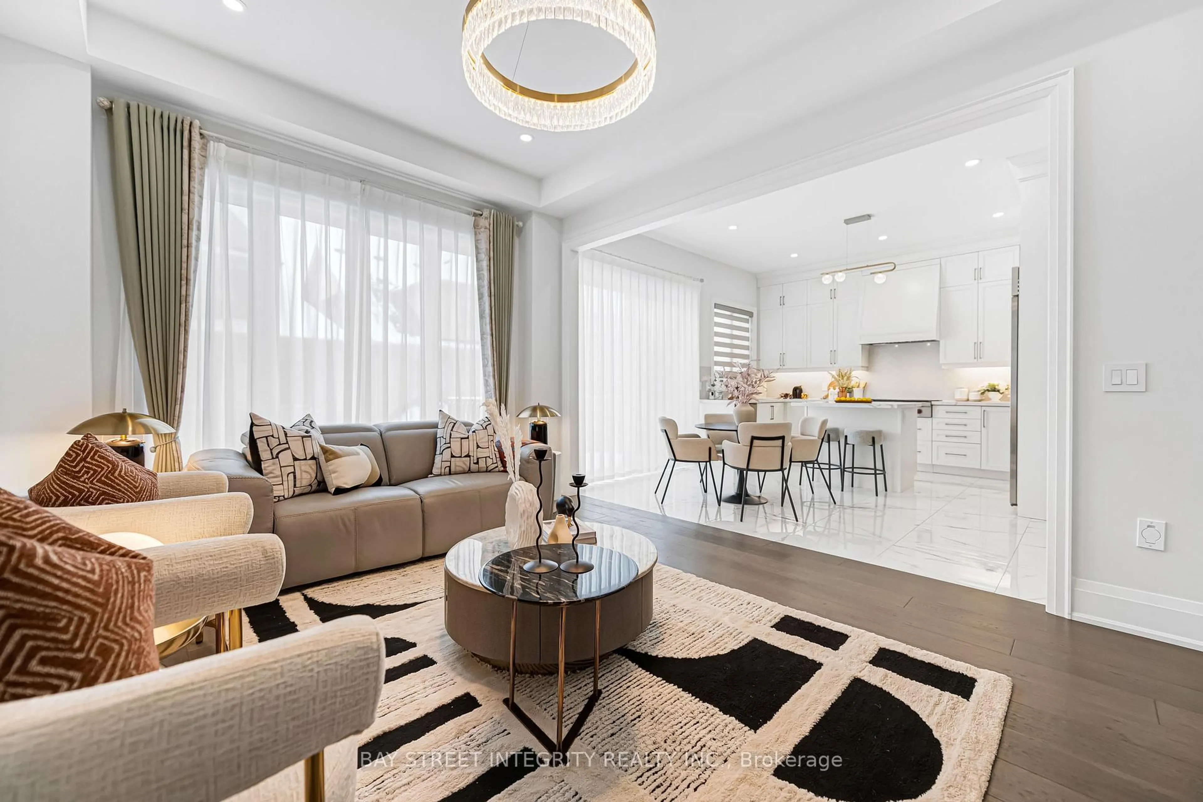 Living room with furniture, unknown for 118 Milky Way Dr, Richmond Hill Ontario L4C 4M8