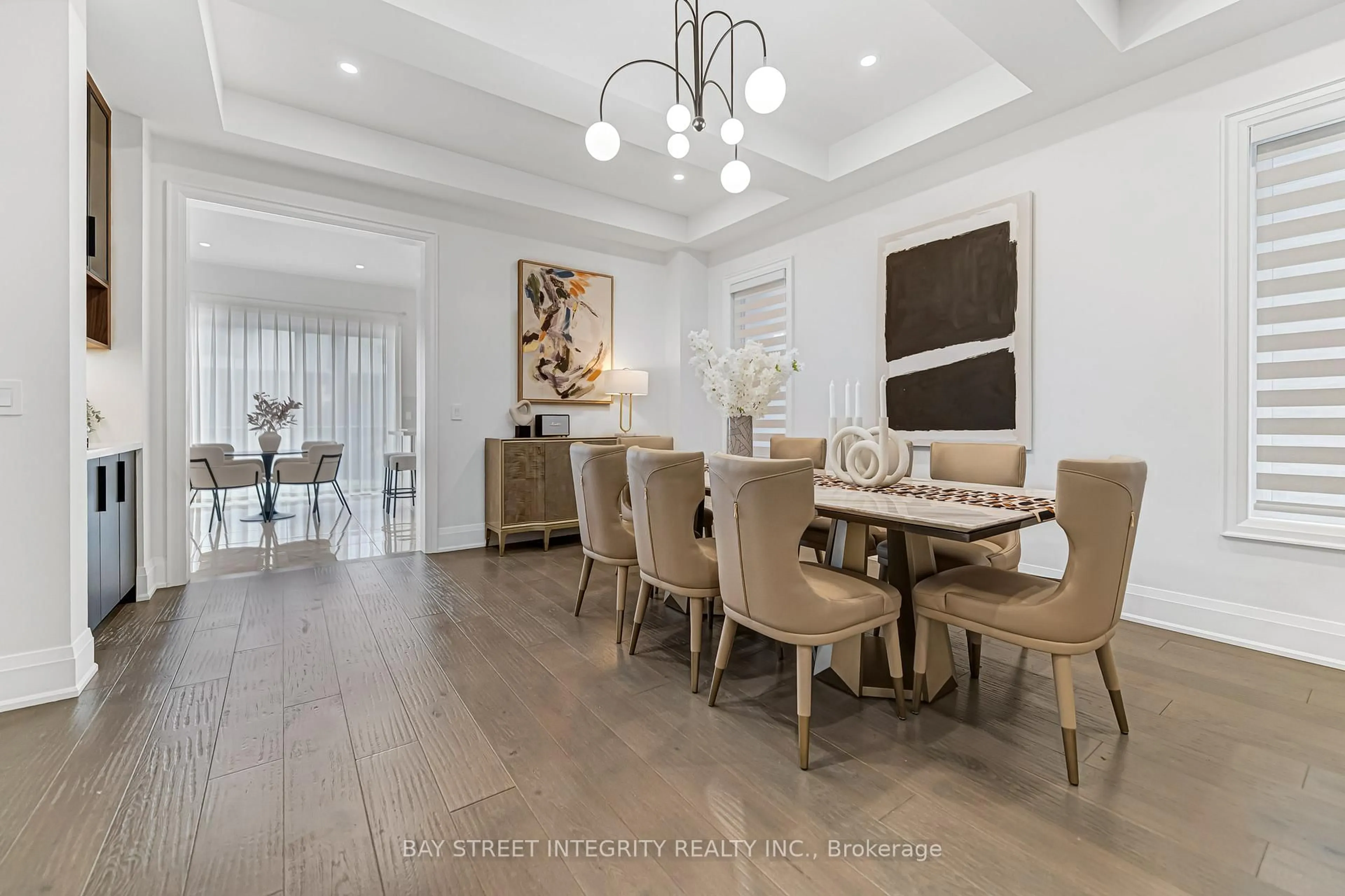 Dining room, wood/laminate floor for 118 Milky Way Dr, Richmond Hill Ontario L4C 4M8