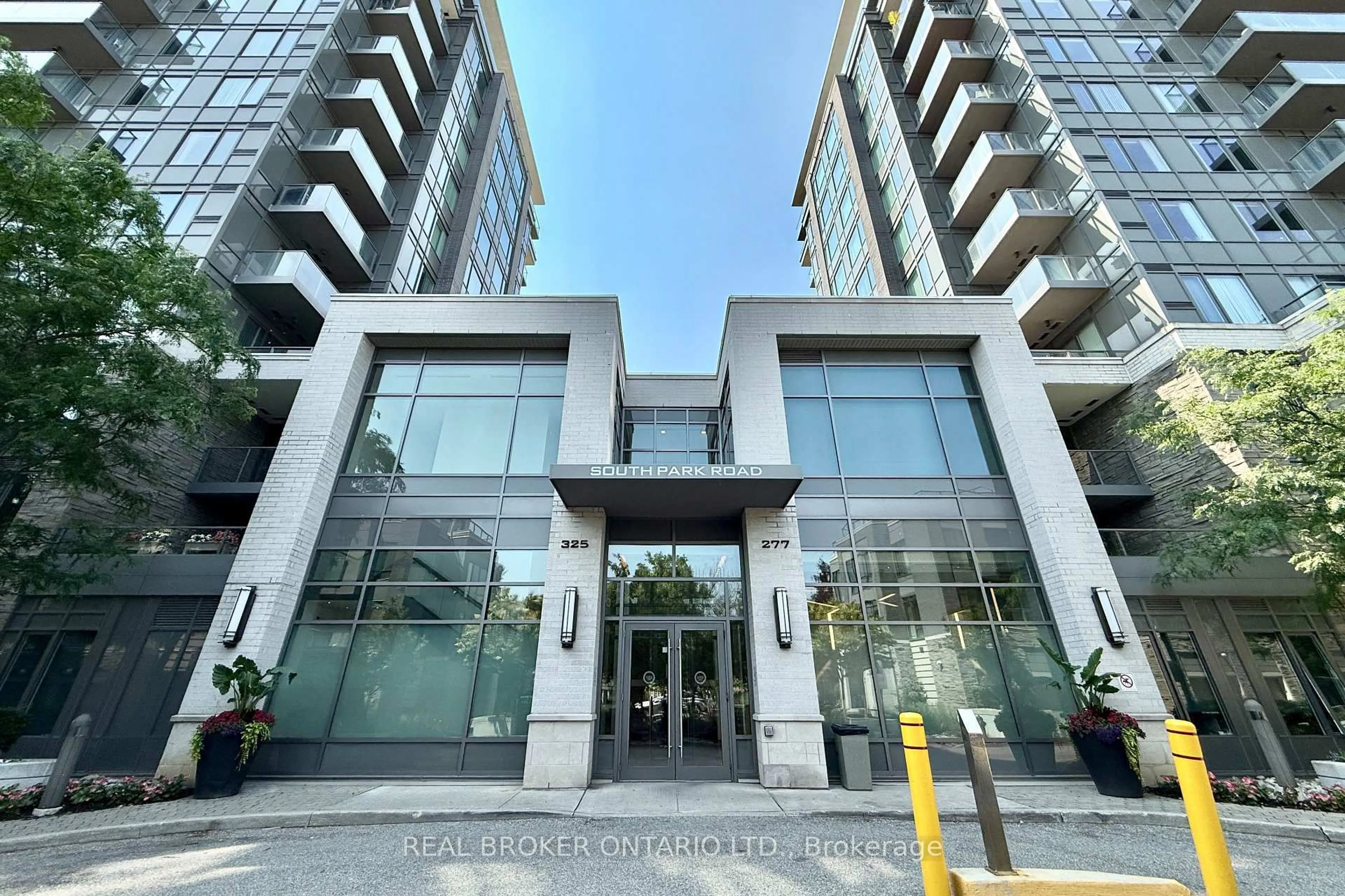 Indoor foyer for 325 South Park Rd #1018, Markham Ontario L3T 0B7