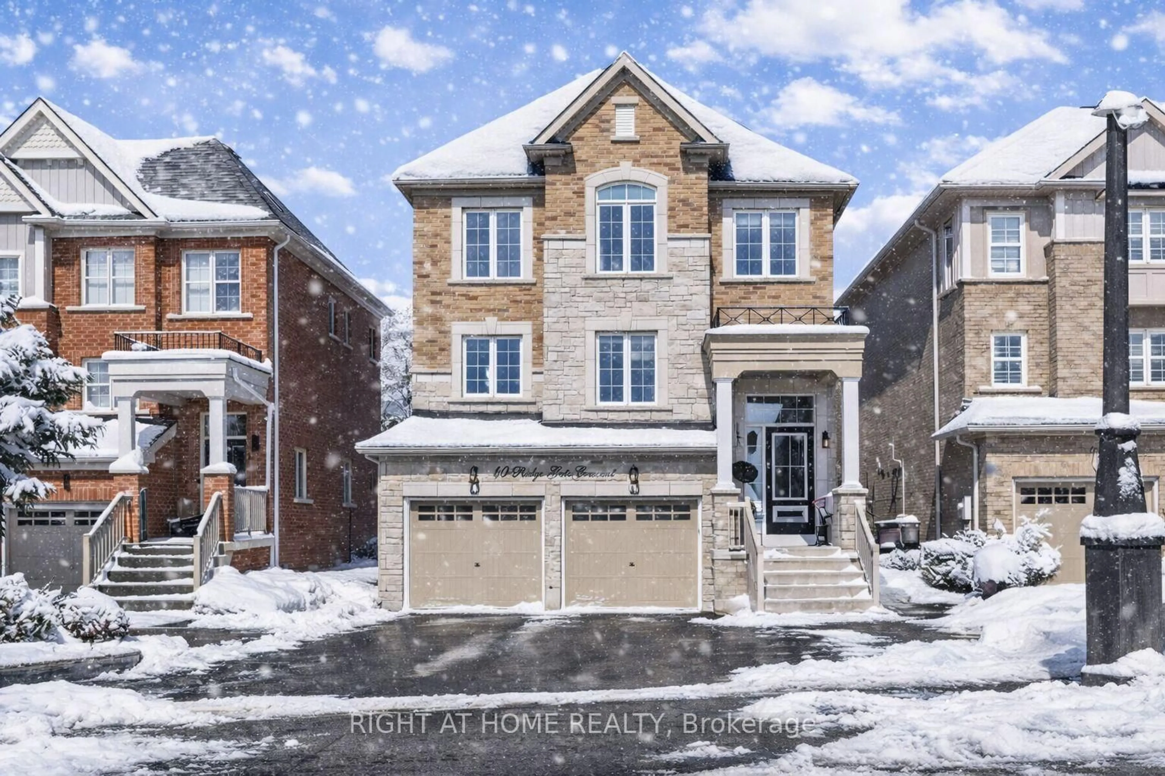 Home with brick exterior material, street for 40 Ridge Gate Cres, East Gwillimbury Ontario L0G 1M0