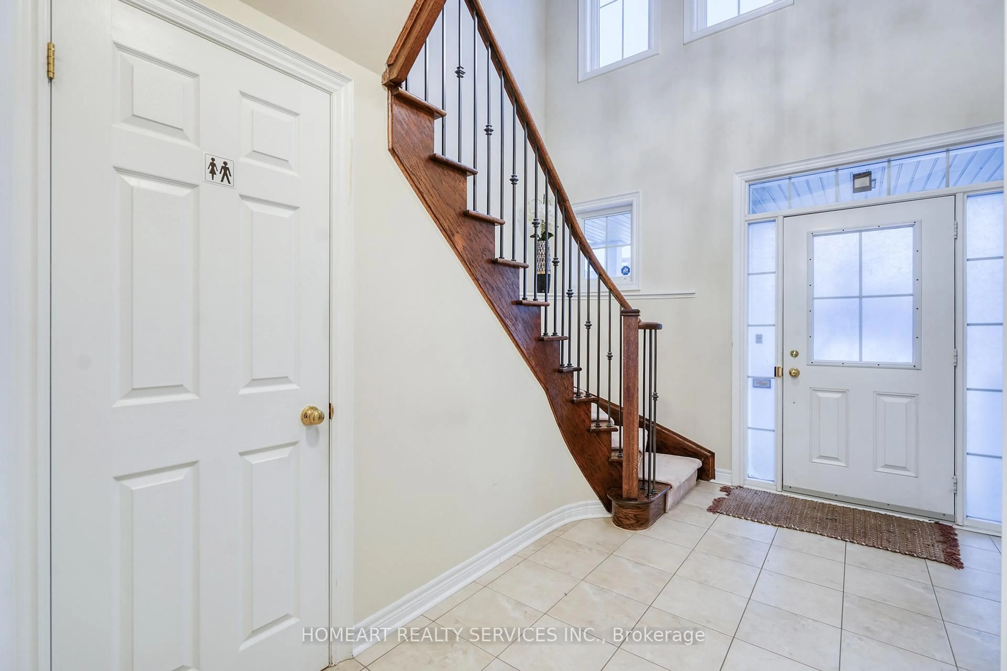 Indoor entryway for 25 Gillings St, Markham Ontario L6C 0G3