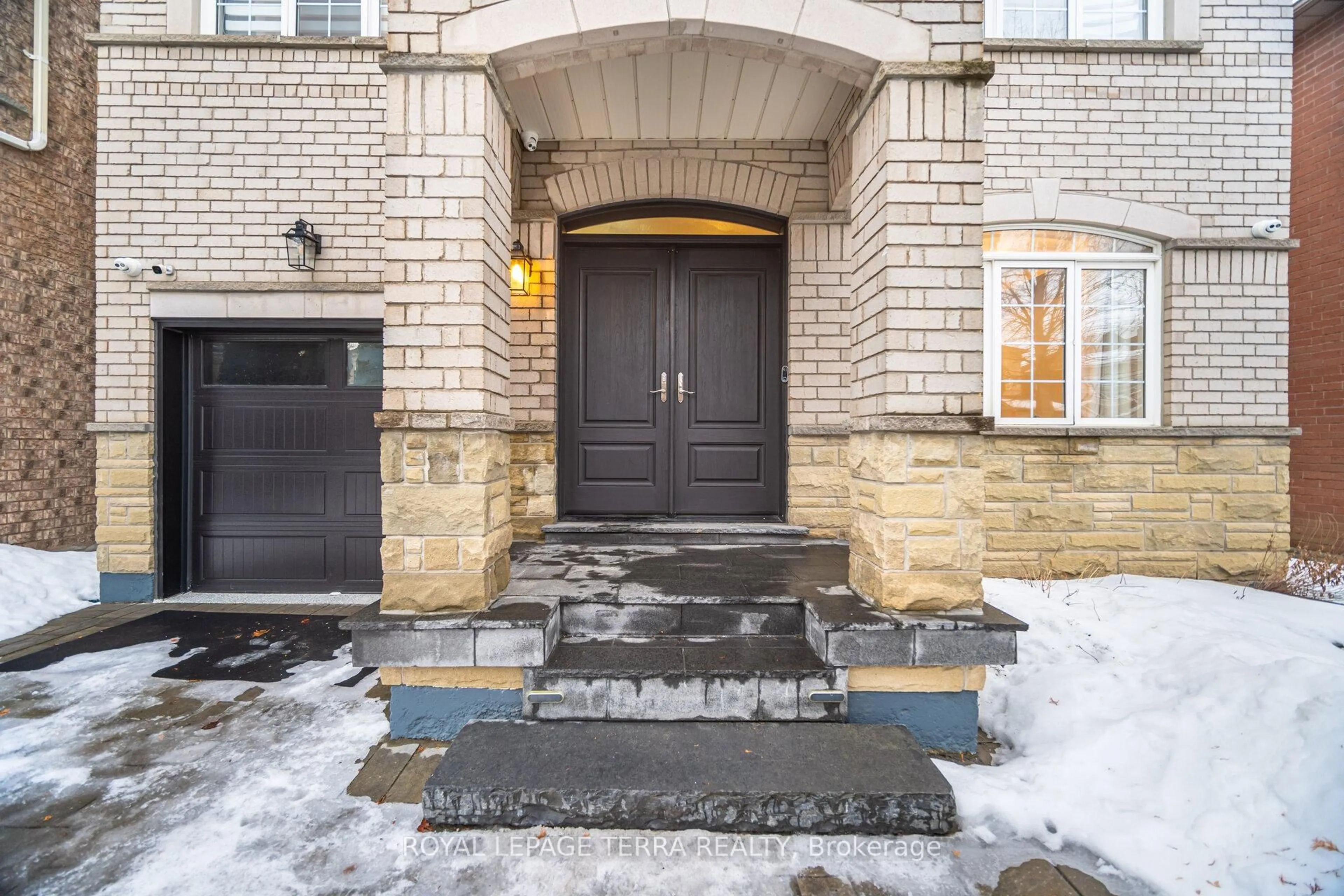 Indoor entryway for 19 Scarlett Tr, Vaughan Ontario L4H 2R2