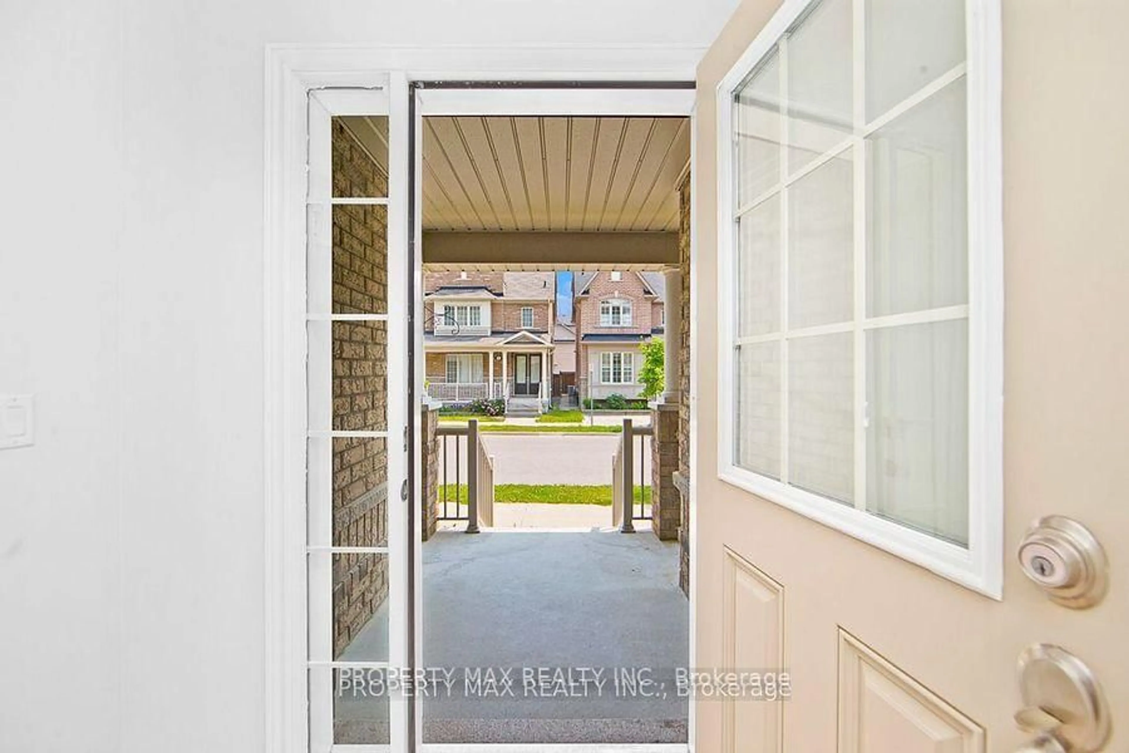 Indoor entryway for 20 Toulouse Crt, Markham Ontario L6B 1J5