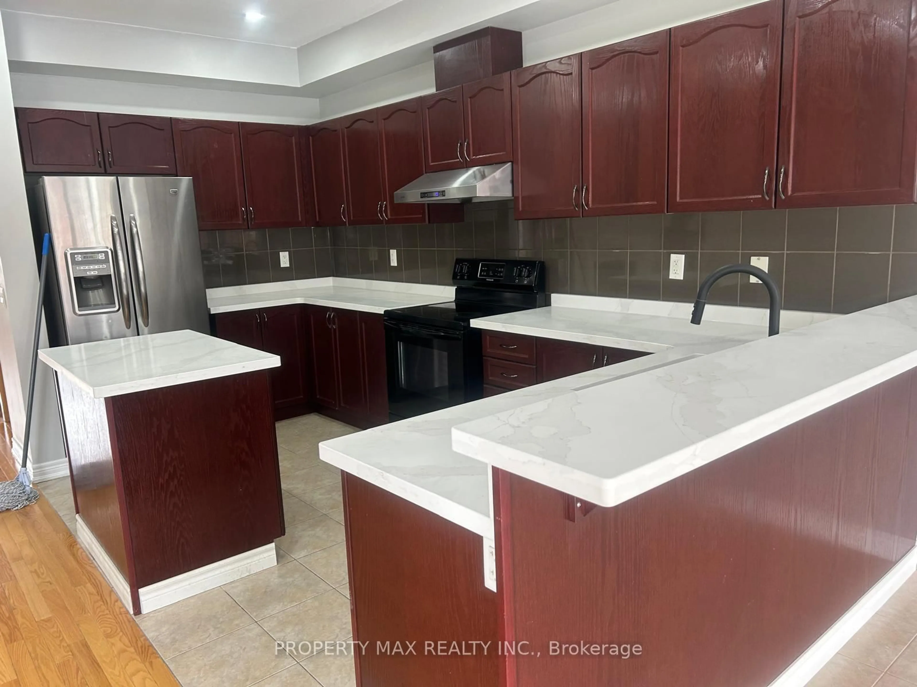 Open concept kitchen, ceramic/tile floor for 20 Toulouse Crt, Markham Ontario L6B 1J5