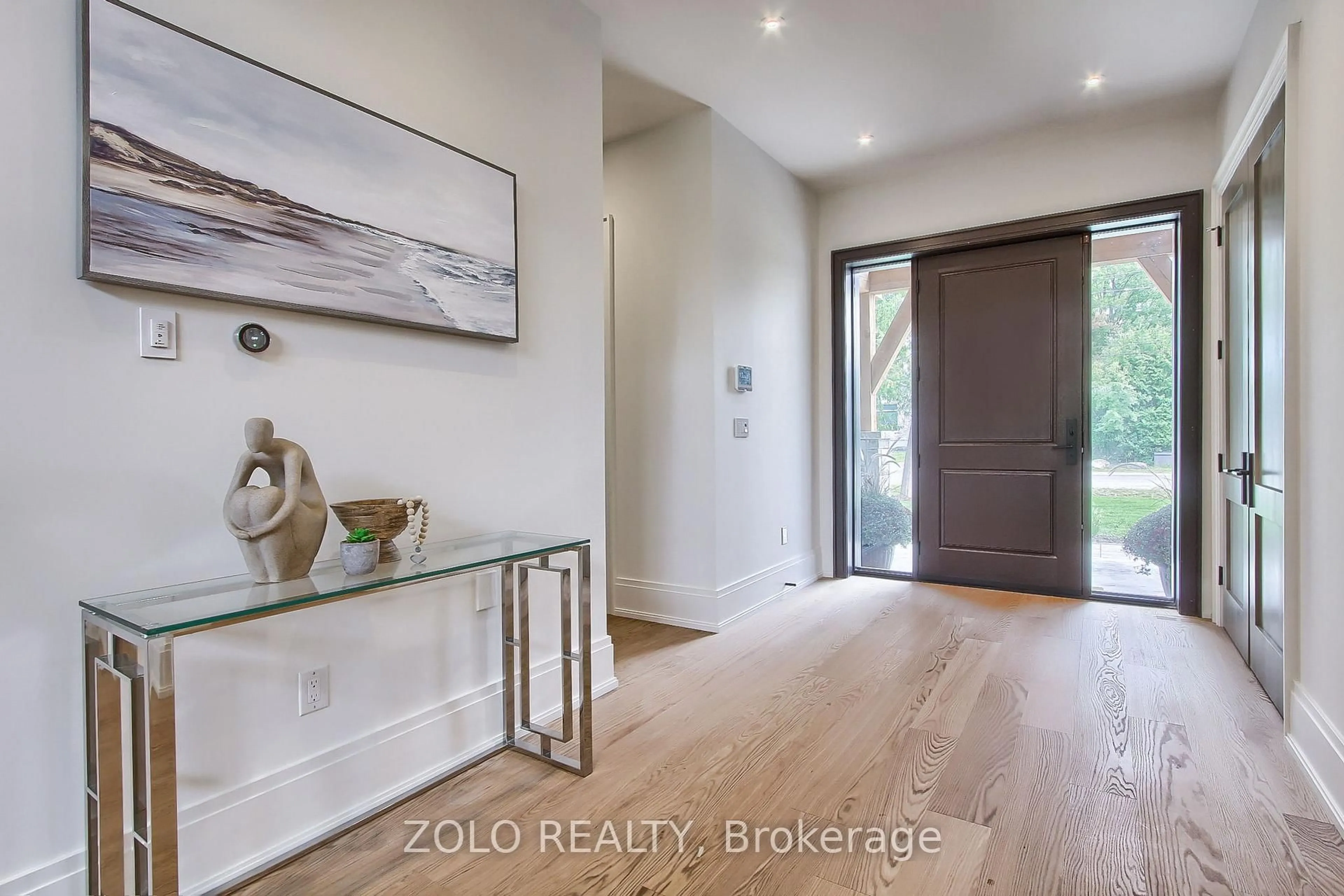 Indoor entryway for 27088 Kennedy Rd, Georgina Ontario L0E 1S0