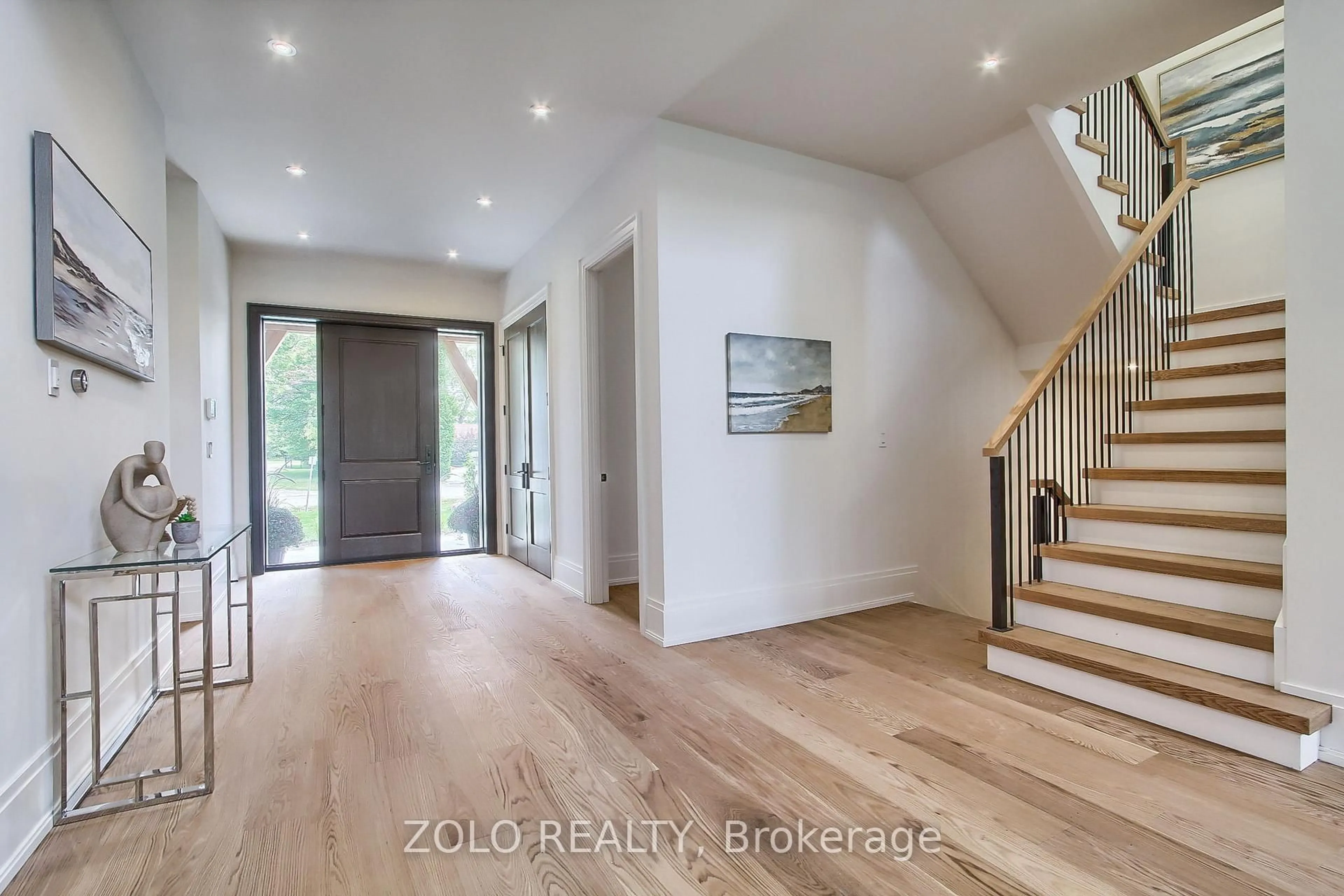 Indoor entryway for 27088 Kennedy Rd, Georgina Ontario L0E 1S0