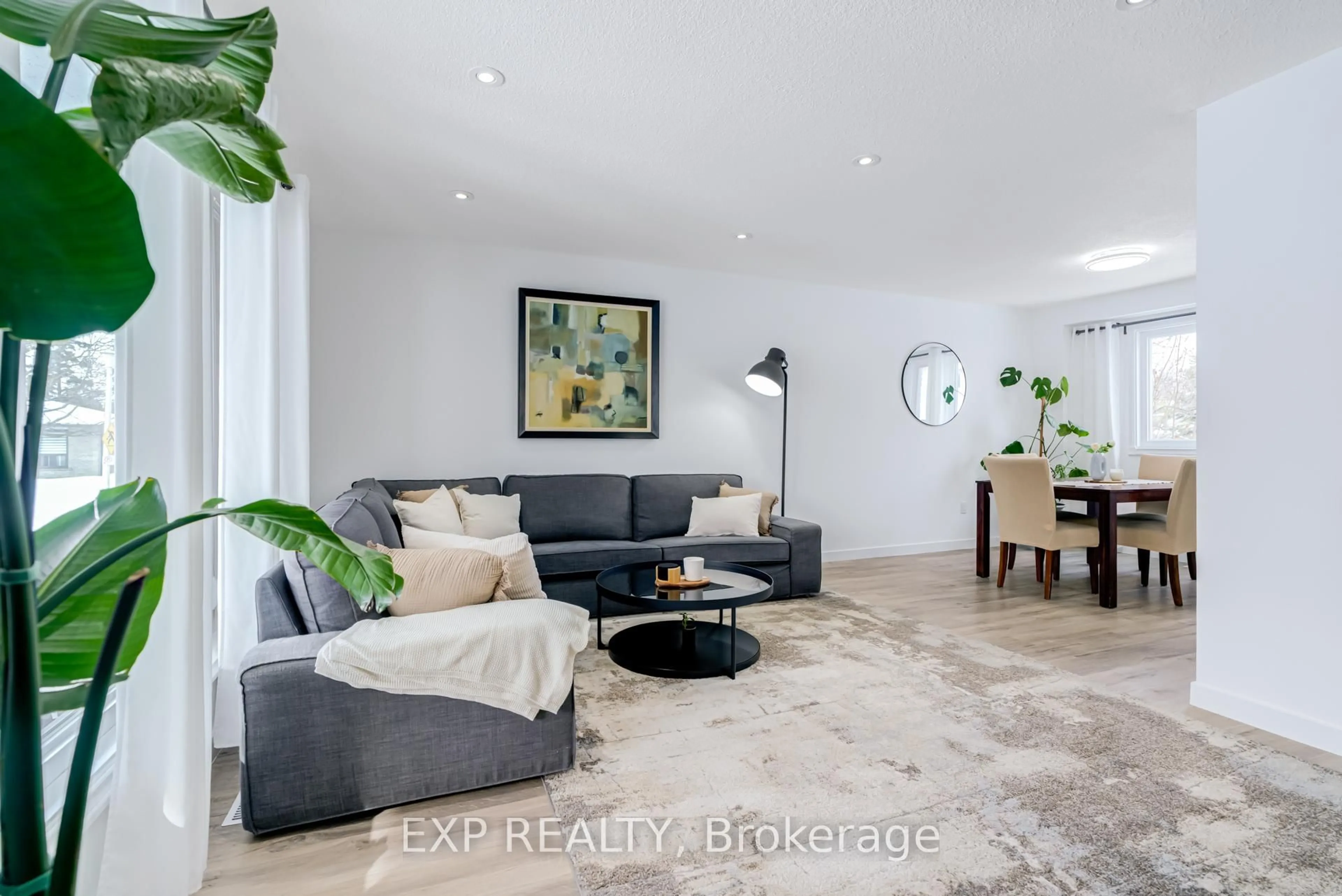 Living room with furniture, unknown for 104 Stuart St, Whitchurch-Stouffville Ontario L4A 4S2