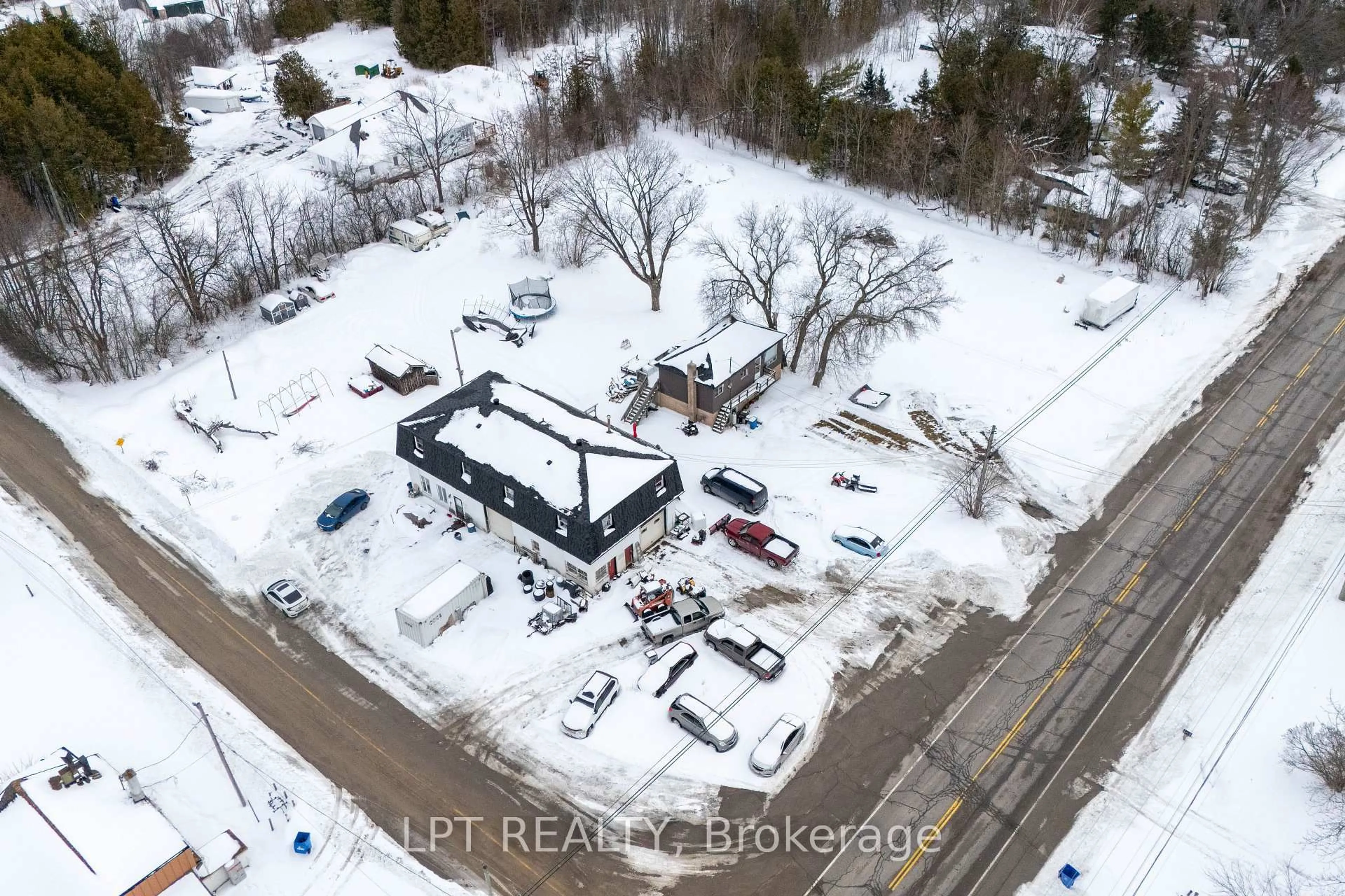 A pic from outside/outdoor area/front of a property/back of a property/a pic from drone, building for 22985 Lakeridge Rd, Brock Ontario L0E 1E0