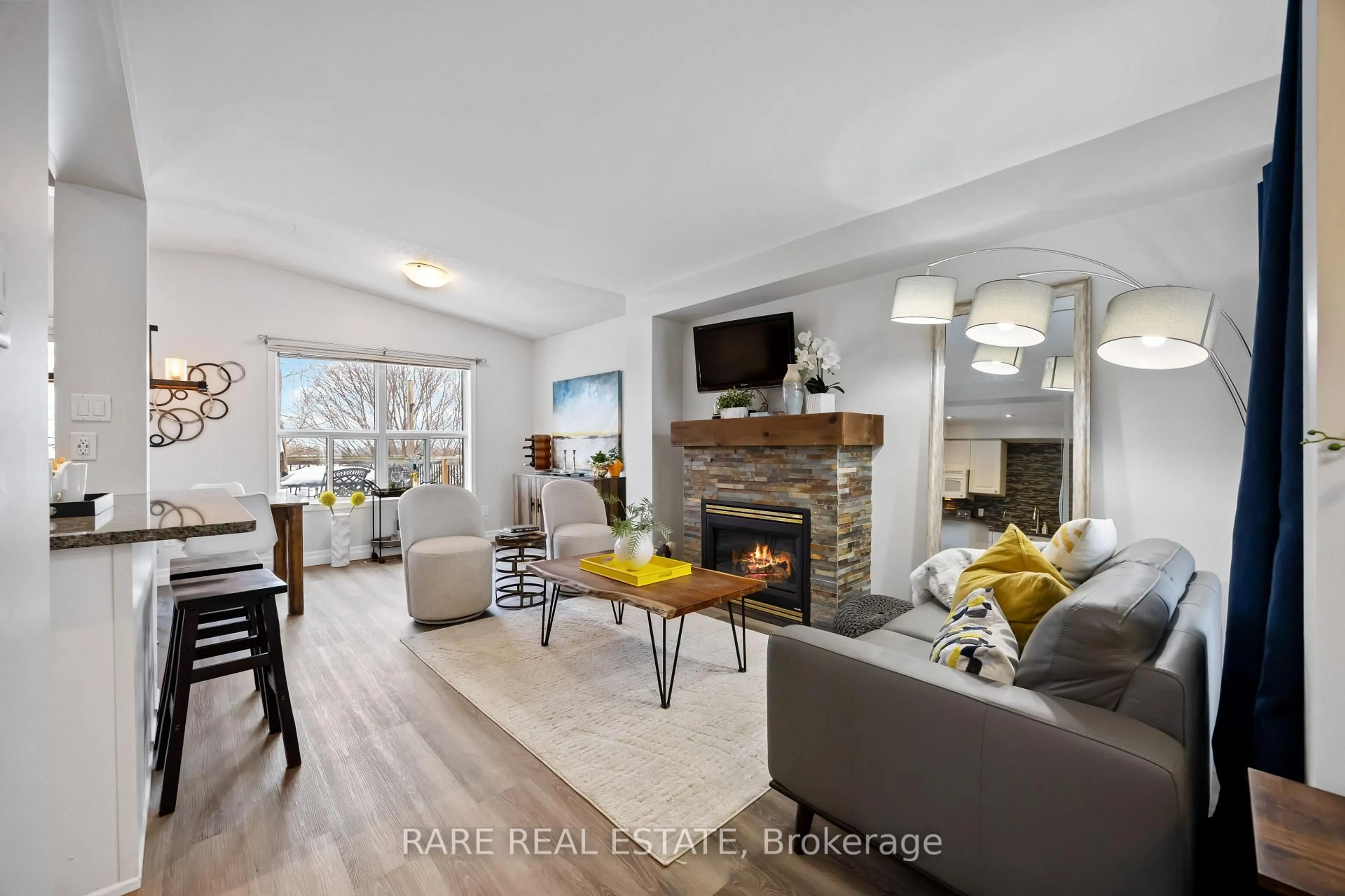 Living room with furniture, wood/laminate floor for 78 Mainprize Cres, East Gwillimbury Ontario L0G 1M0