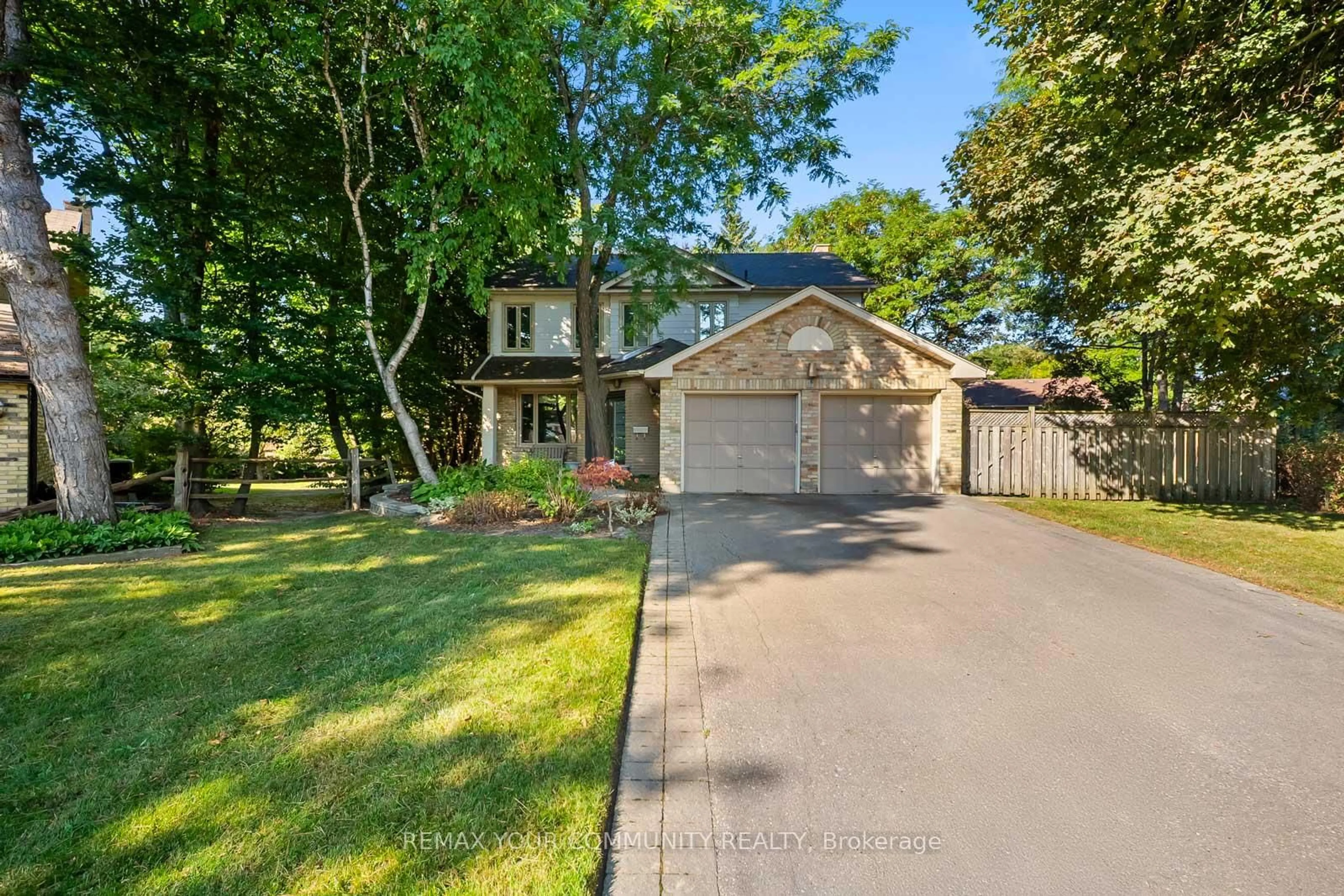 A pic from outside/outdoor area/front of a property/back of a property/a pic from drone, street for 8 Spinning Wheel Crt, Markham Ontario L3T 1G7