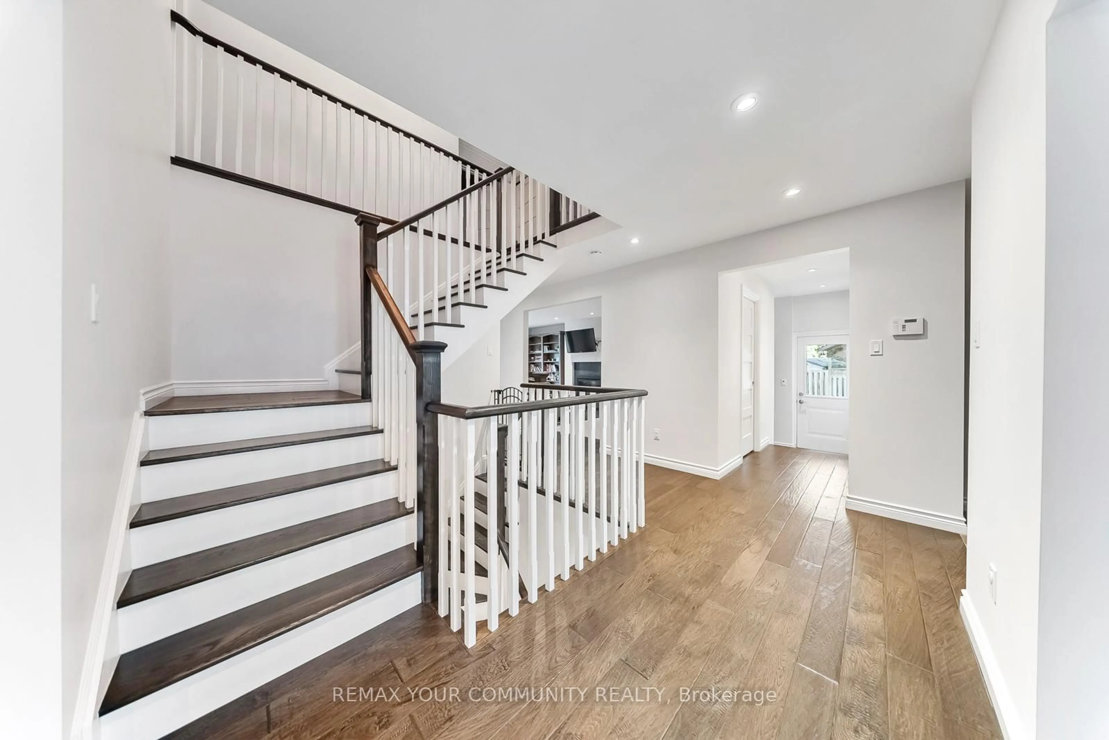 Stairs for 8 Spinning Wheel Crt, Markham Ontario L3T 1G7