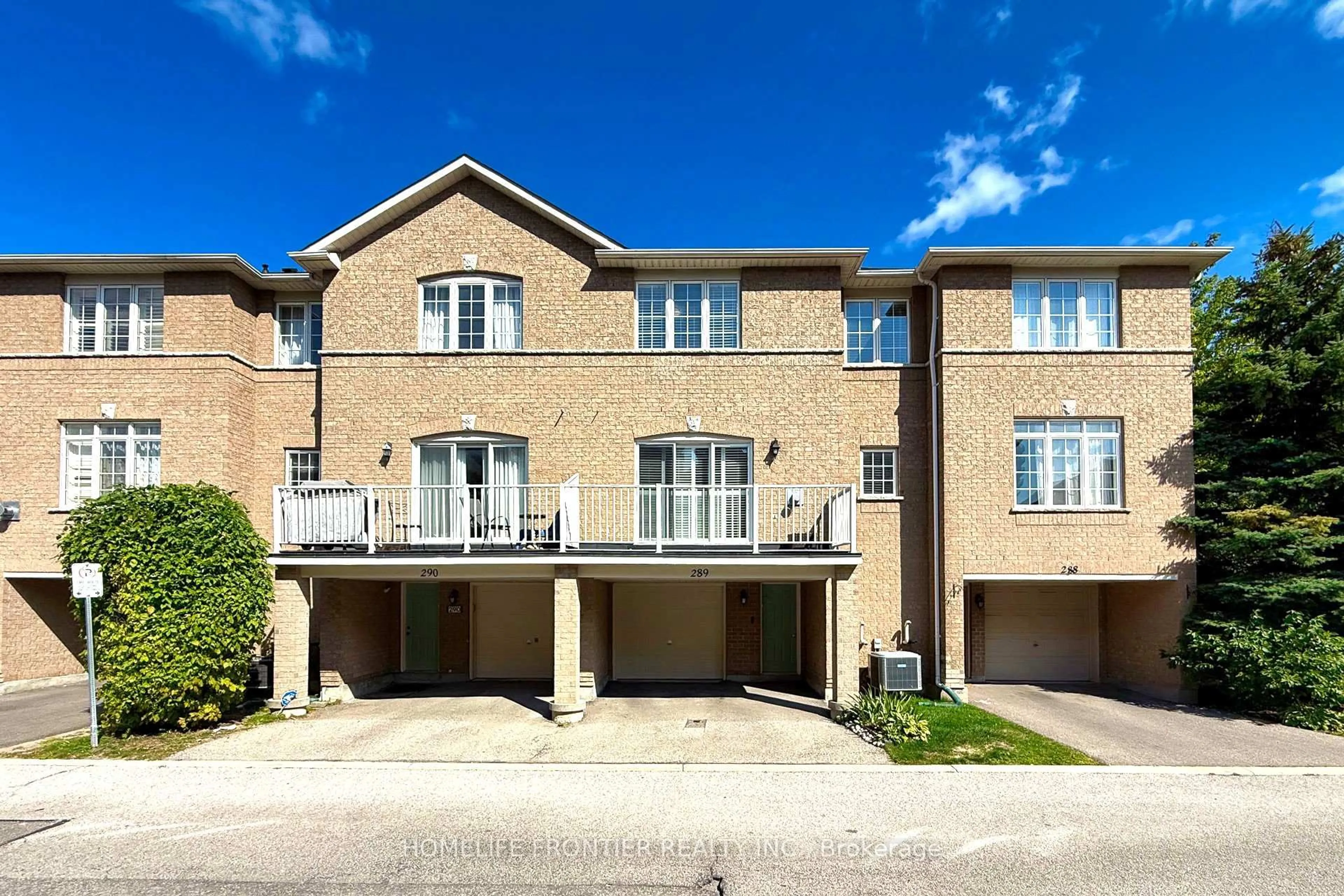 A pic from outside/outdoor area/front of a property/back of a property/a pic from drone, street for 23 Observatory Lane #289, Richmond Hill Ontario L4C 0M7