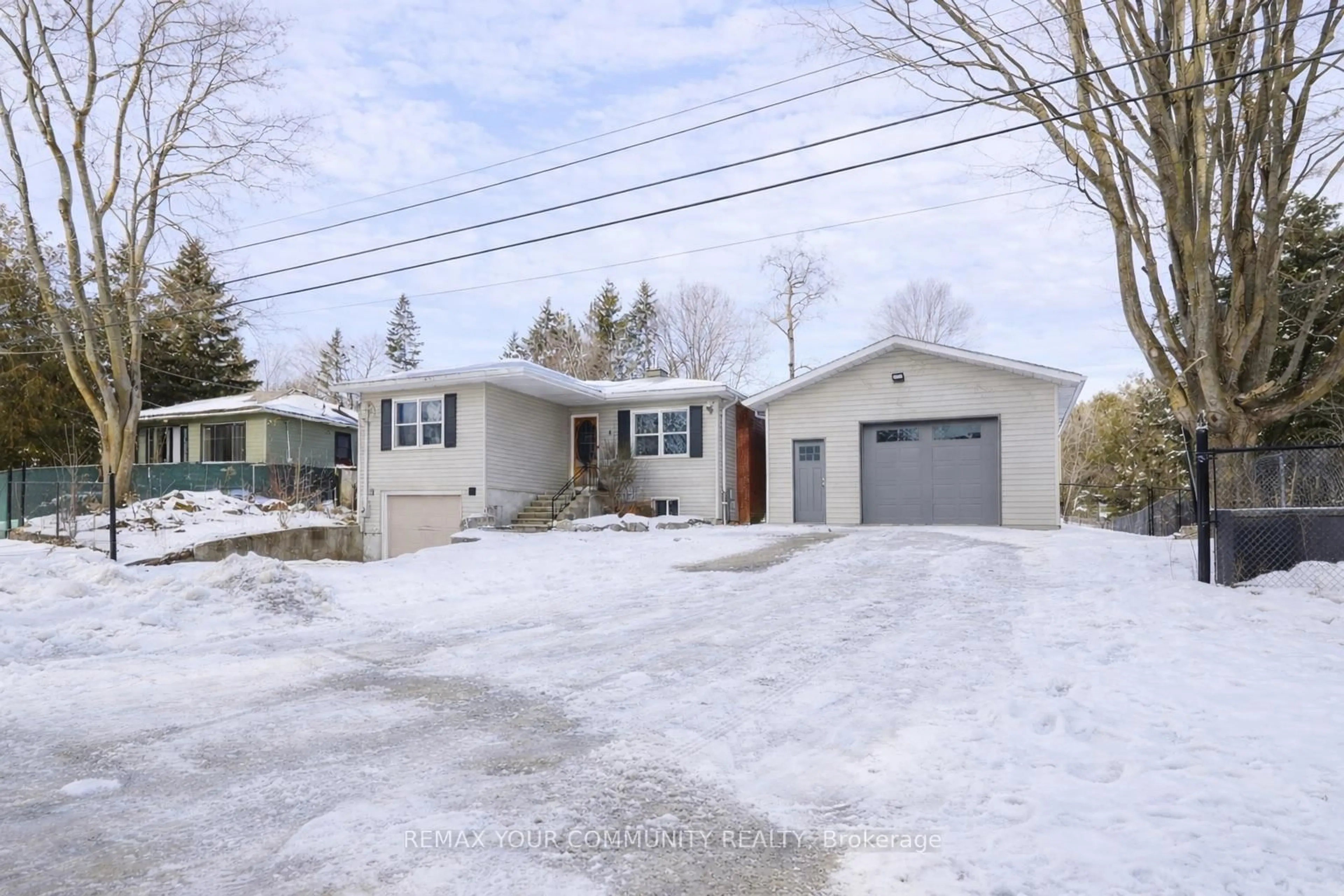 Unknown for 8 Victor Dr, Whitchurch-Stouffville Ontario L4A 3G5