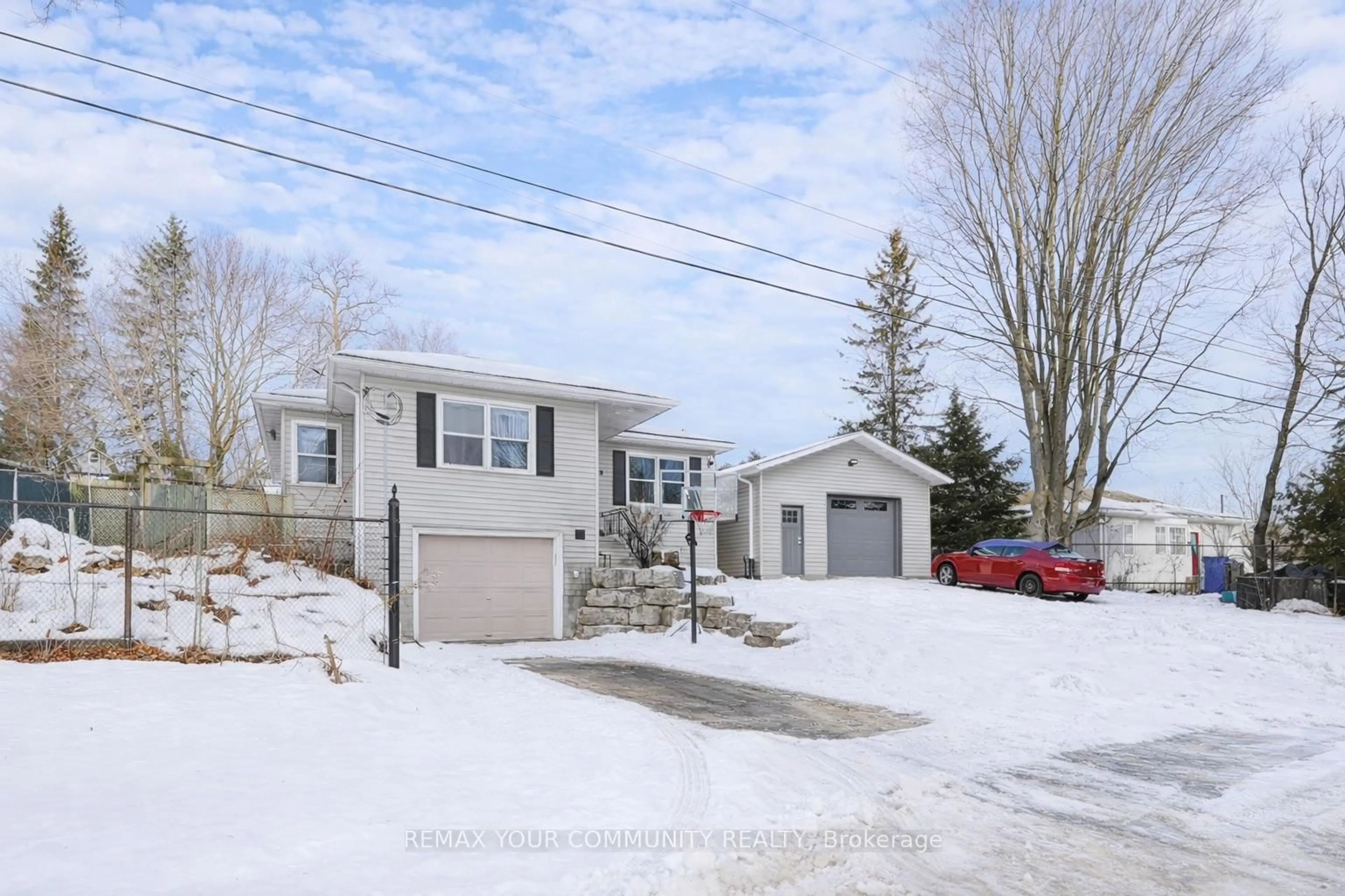 Unknown for 8 Victor Dr, Whitchurch-Stouffville Ontario L4A 3G5