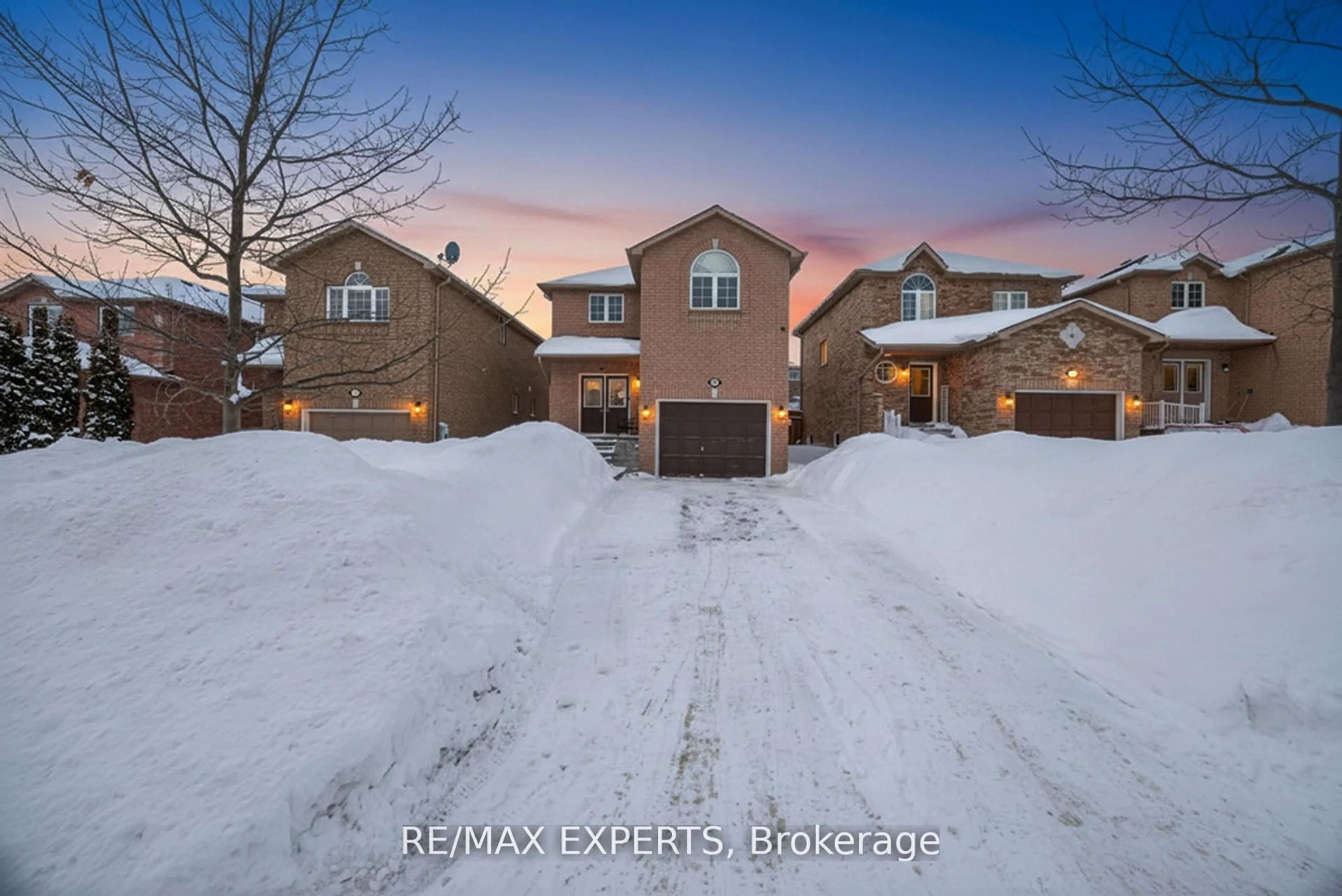 A pic from outside/outdoor area/front of a property/back of a property/a pic from drone, street for 2166 Nevils St, Innisfil Ontario L9S 0C9