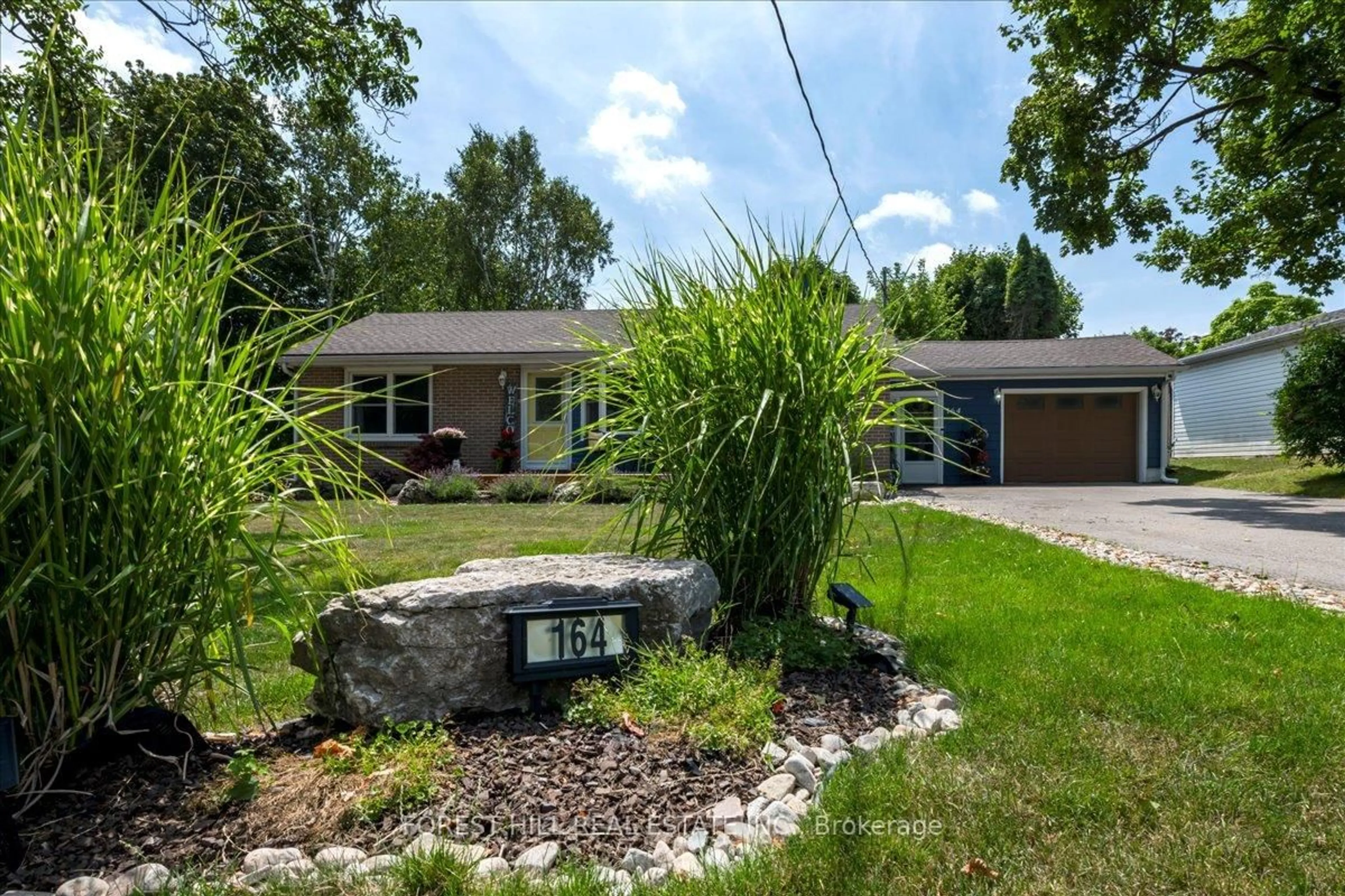 Unknown for 164 Avenue Rd, Newmarket Ontario L3Y 1N4