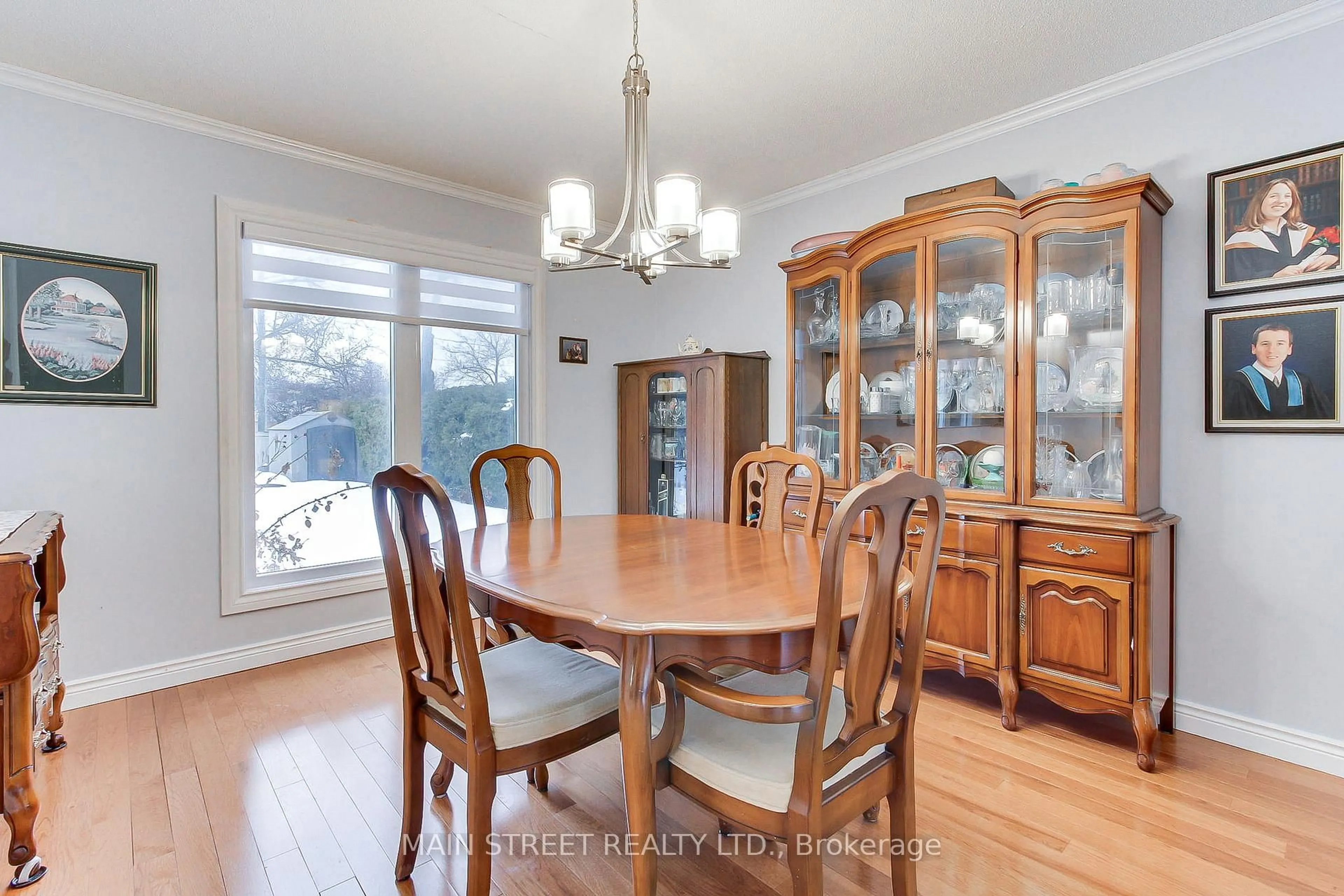 Dining room, wood/laminate floor for 62 Eastman Cres, Newmarket Ontario L3Y 5S1