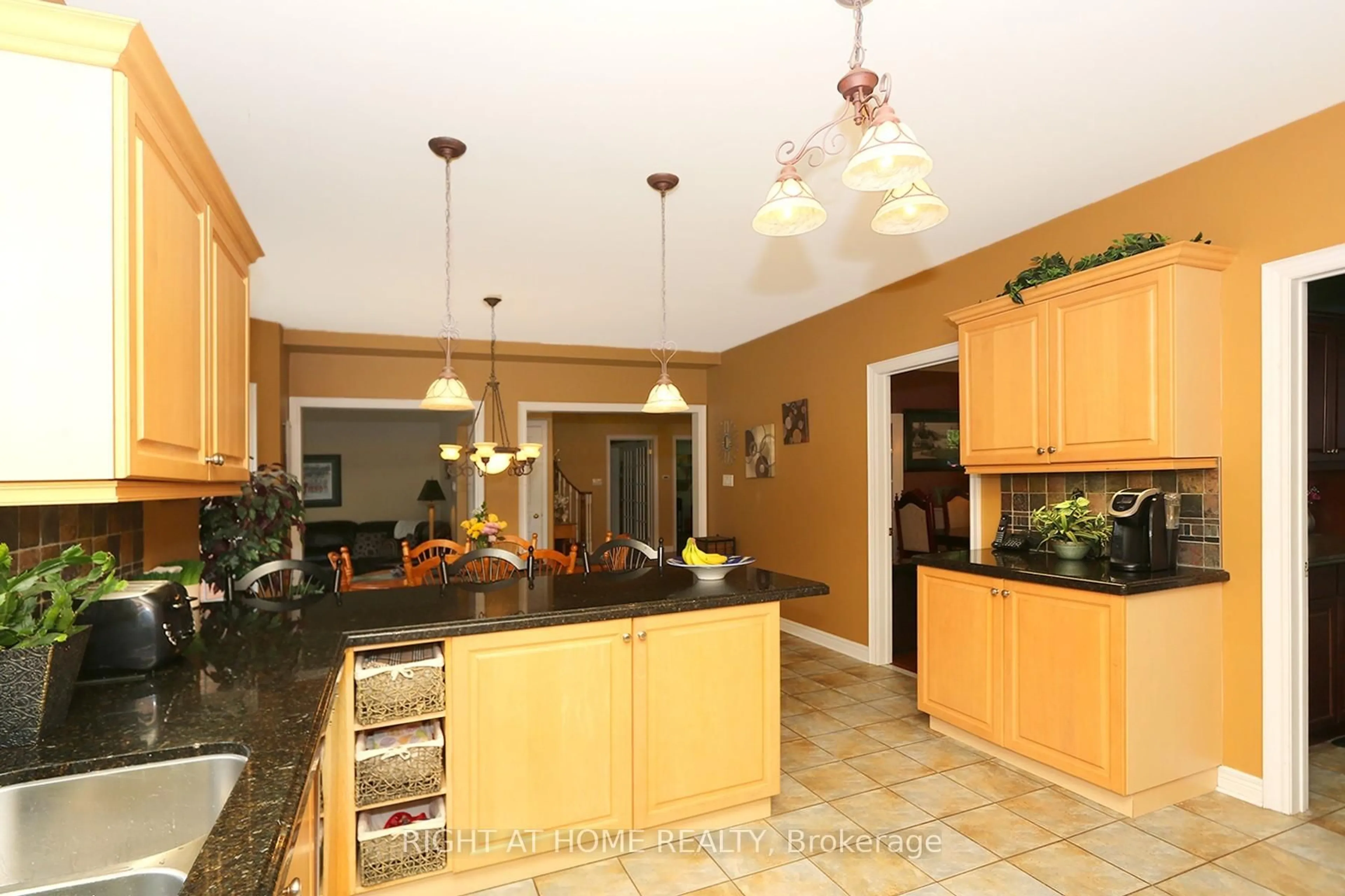 Open concept kitchen, ceramic/tile floor for 2 Oakview Pl, Uxbridge Ontario L9P 0L1