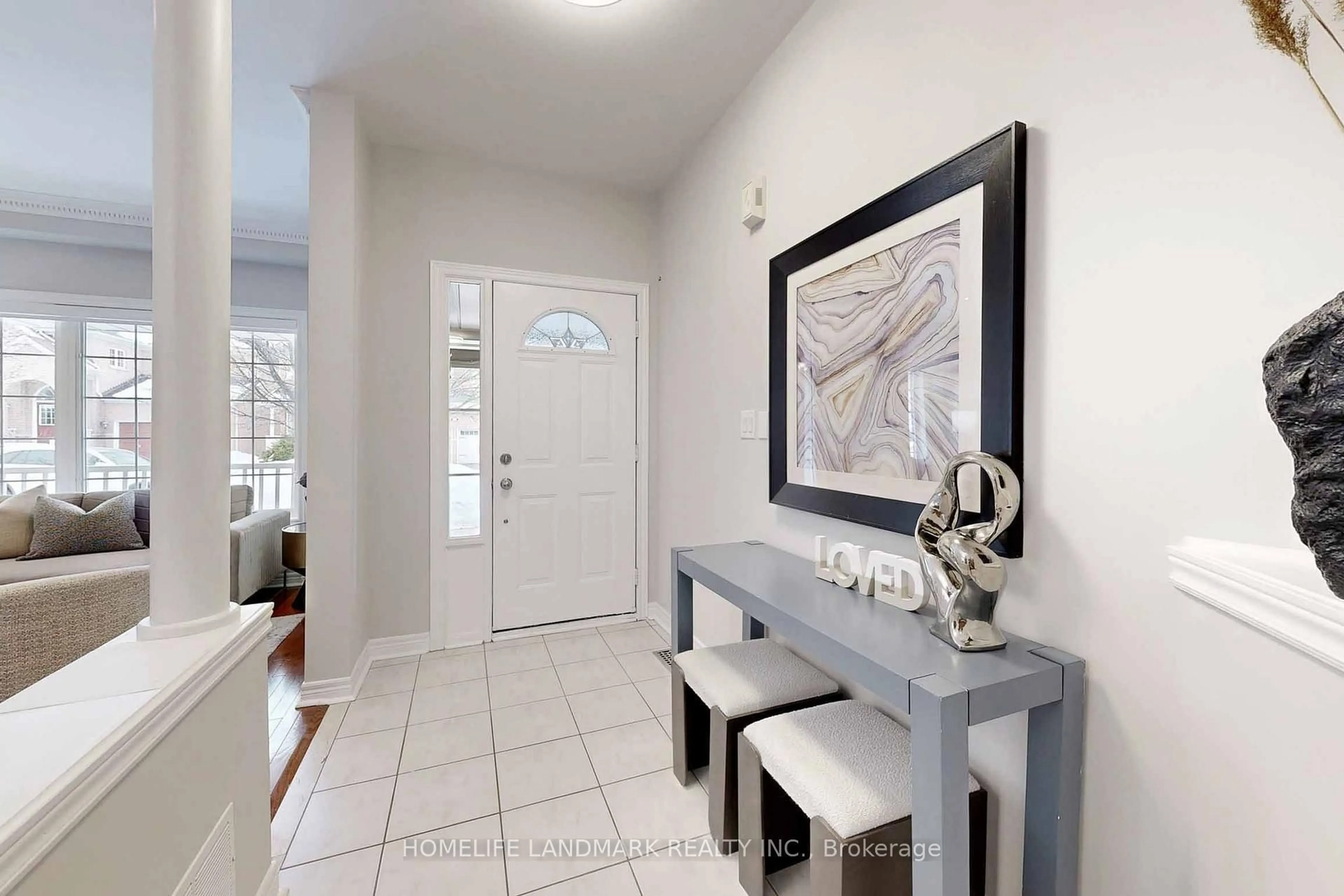 Indoor entryway for 18 Olympus Dr, Richmond Hill Ontario L4S 2J3