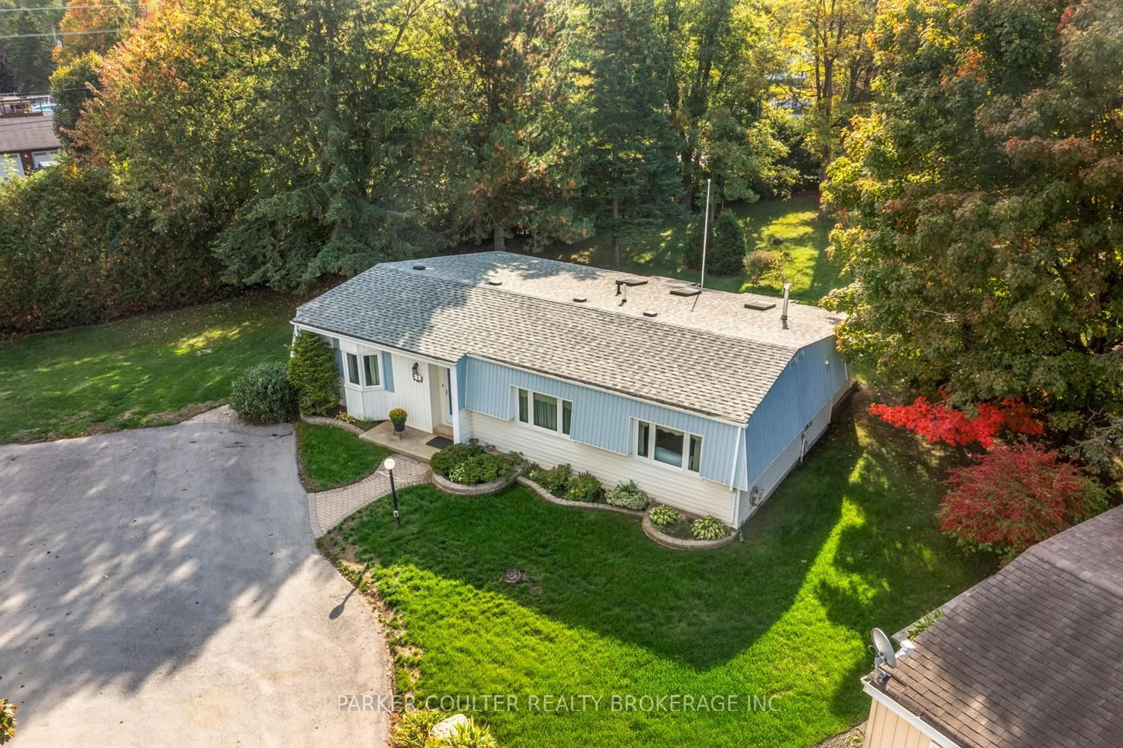 A pic from outside/outdoor area/front of a property/back of a property/a pic from drone, unknown for 7 Sunset Cove, Innisfil Ontario L9S 1M4