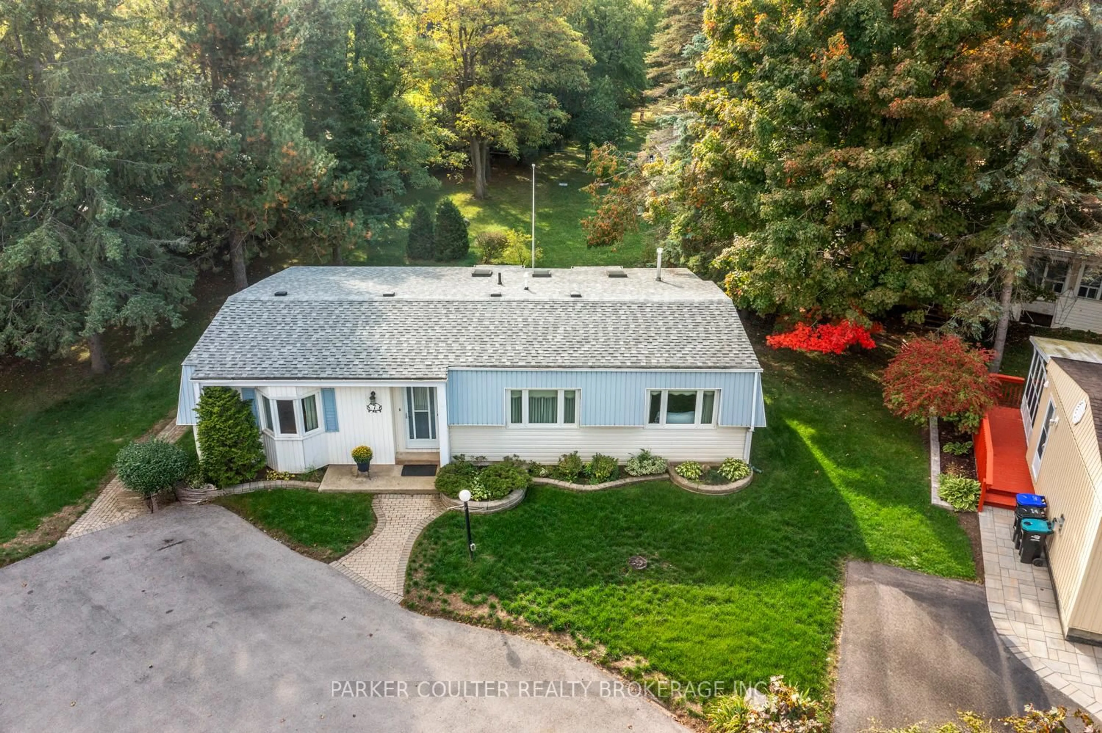 A pic from outside/outdoor area/front of a property/back of a property/a pic from drone, water/lake/river/ocean view for 7 Sunset Cove, Innisfil Ontario L9S 1M4