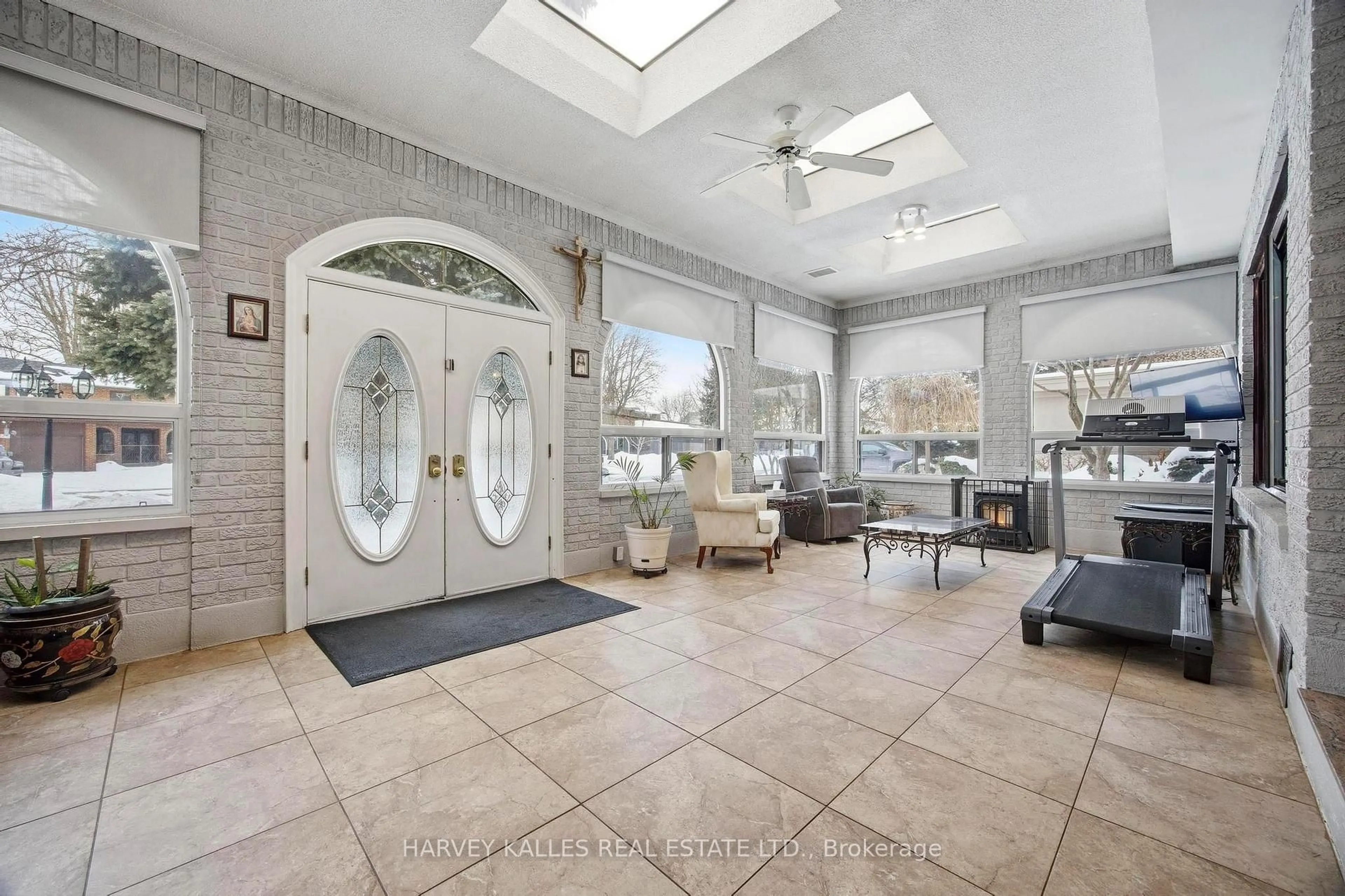 Indoor foyer for 24 Francis St, Vaughan Ontario L4L 1P6
