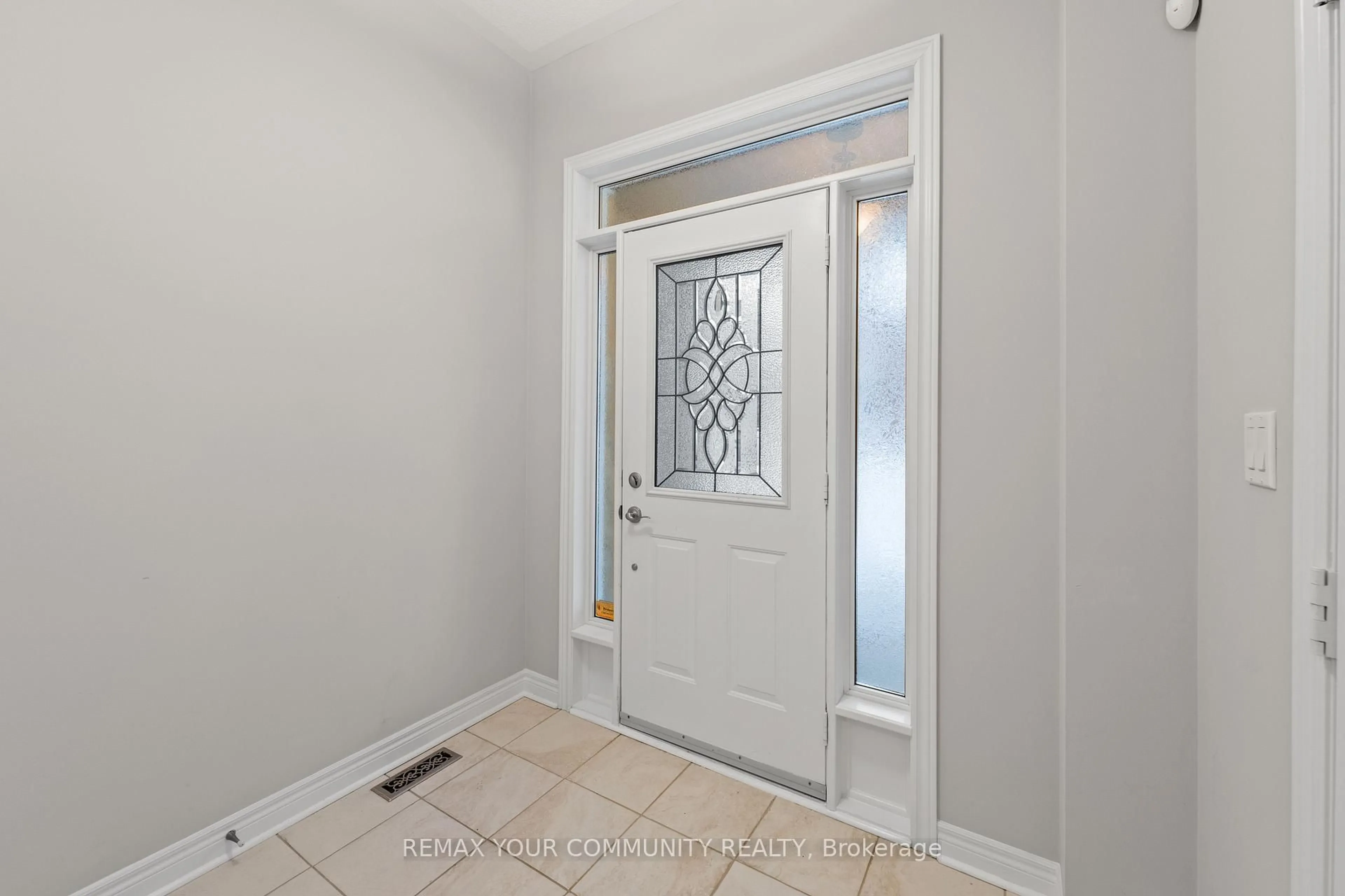 Indoor entryway for 484 Worthington Ave #26, Richmond Hill Ontario L4E 0E3