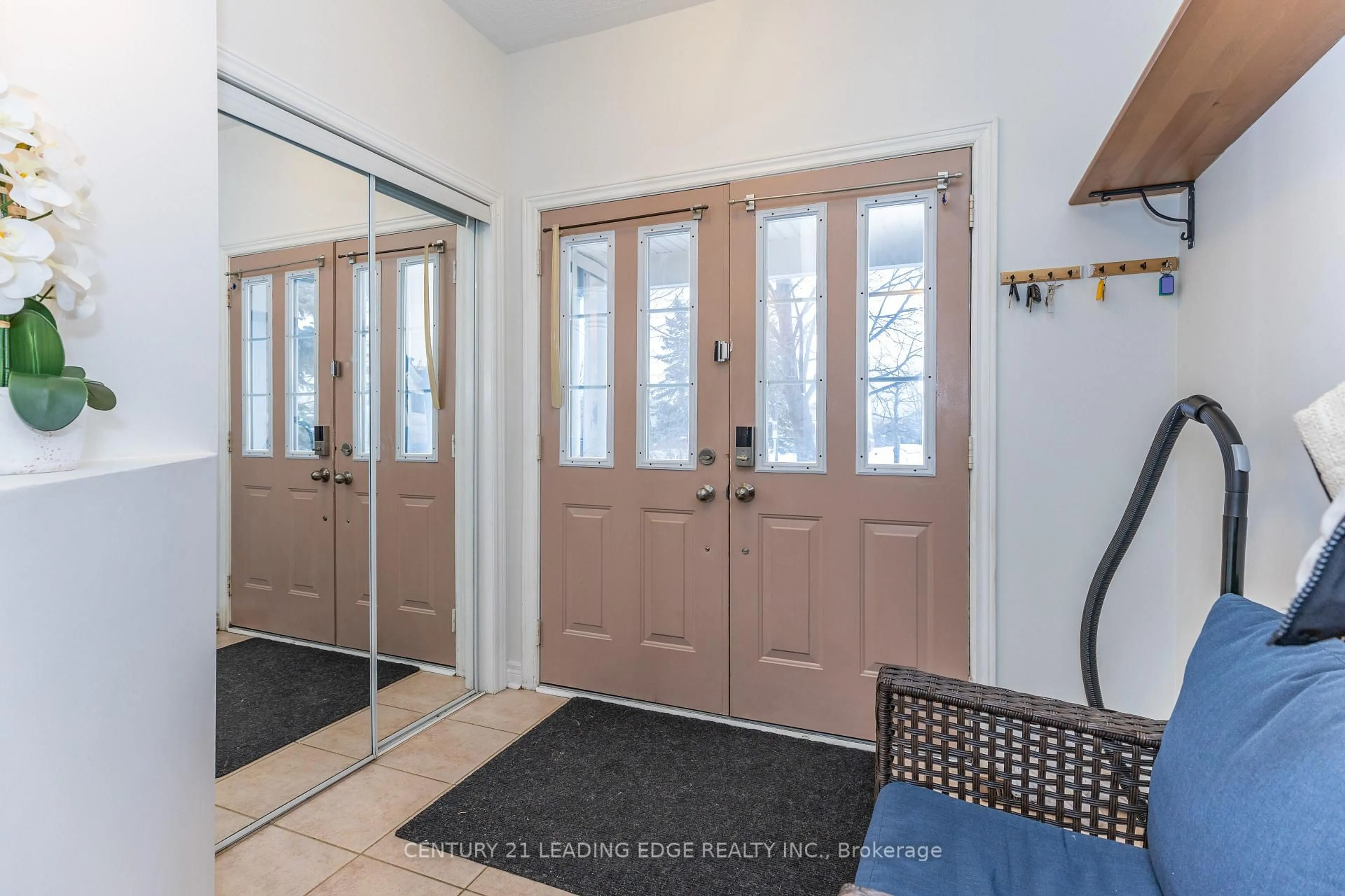Indoor entryway for 20 Bucksaw Dr, Vaughan Ontario L4H 2H6