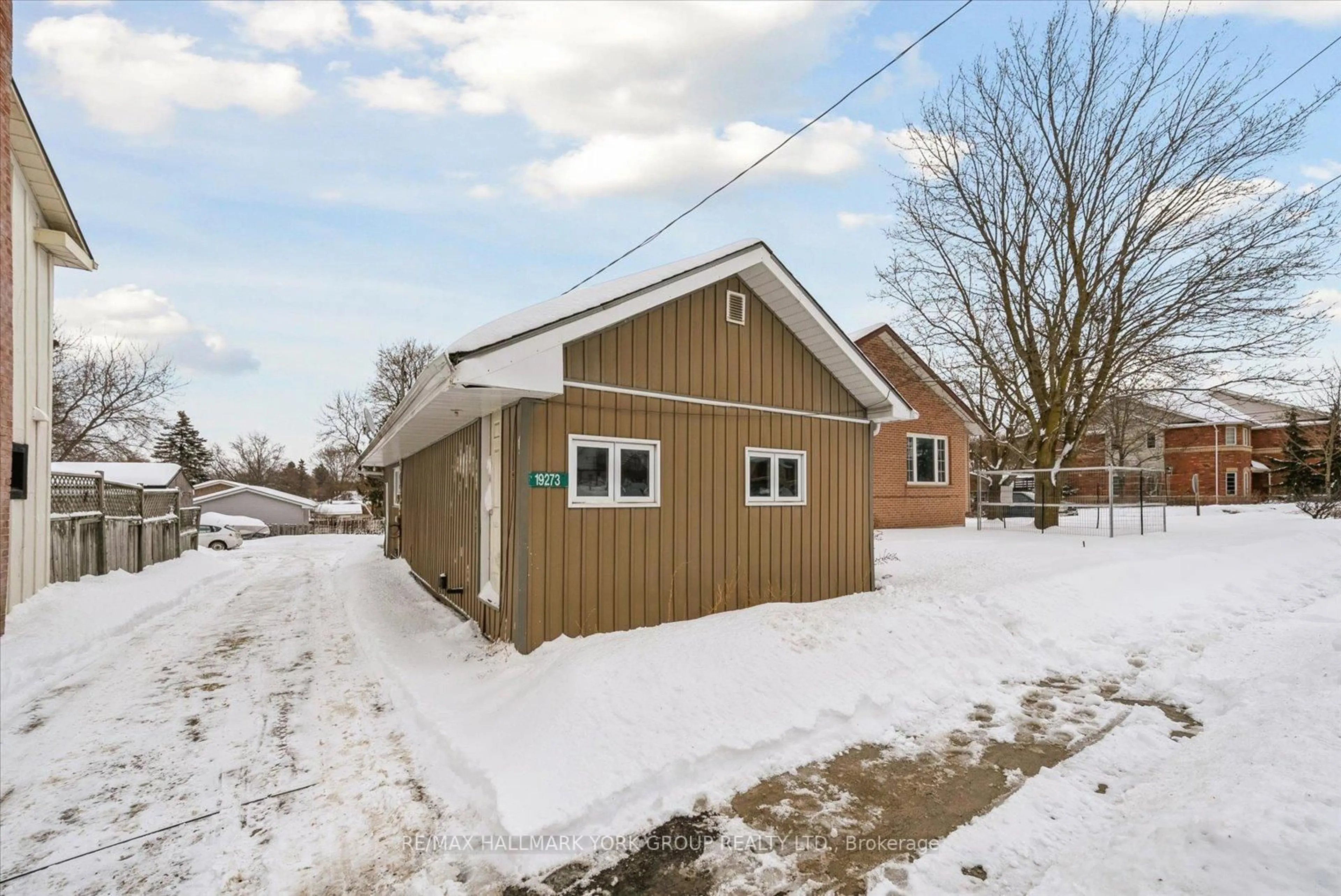 Shed for 19273 Yonge St, East Gwillimbury Ontario L9N 1L1