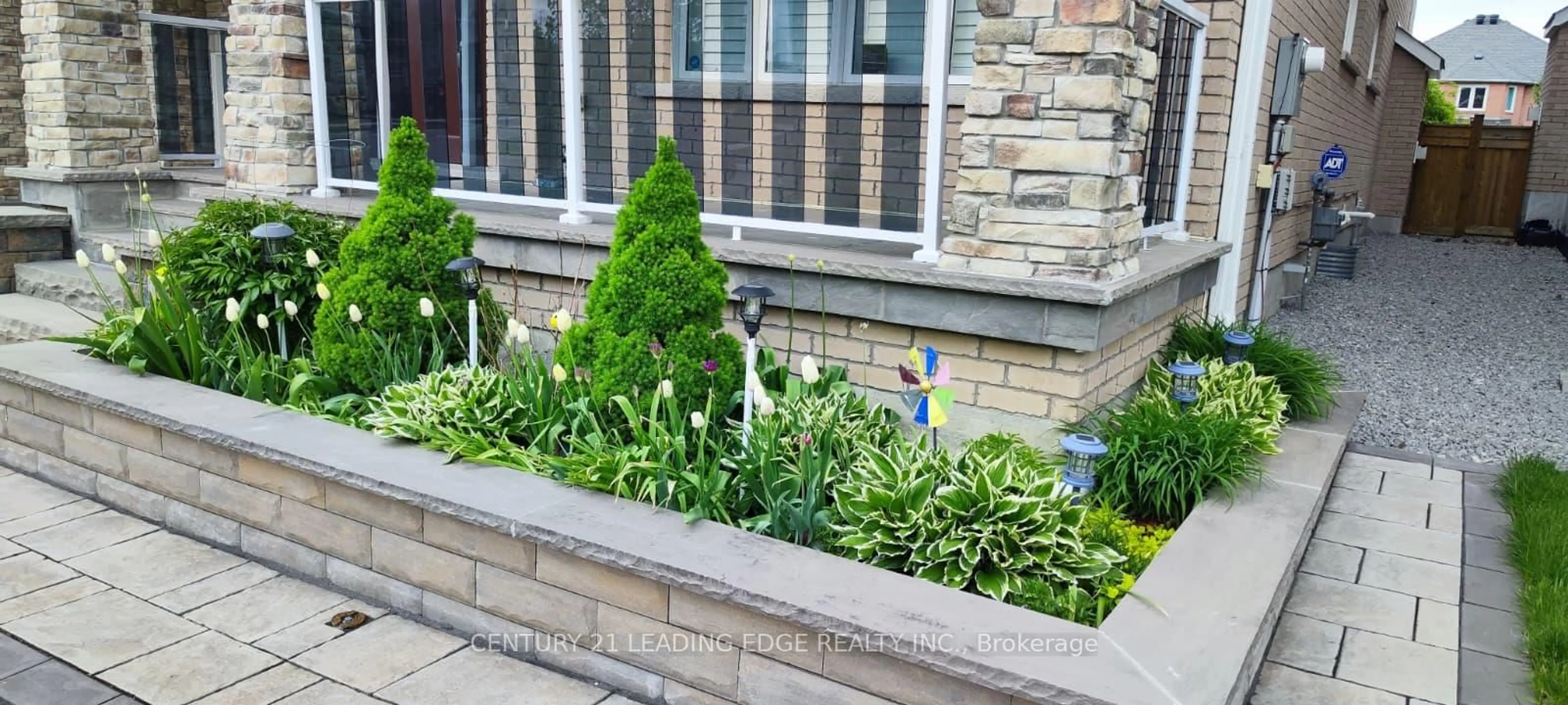 Patio, street for 66 Degraaf Cres, Aurora Ontario L4G 0X3