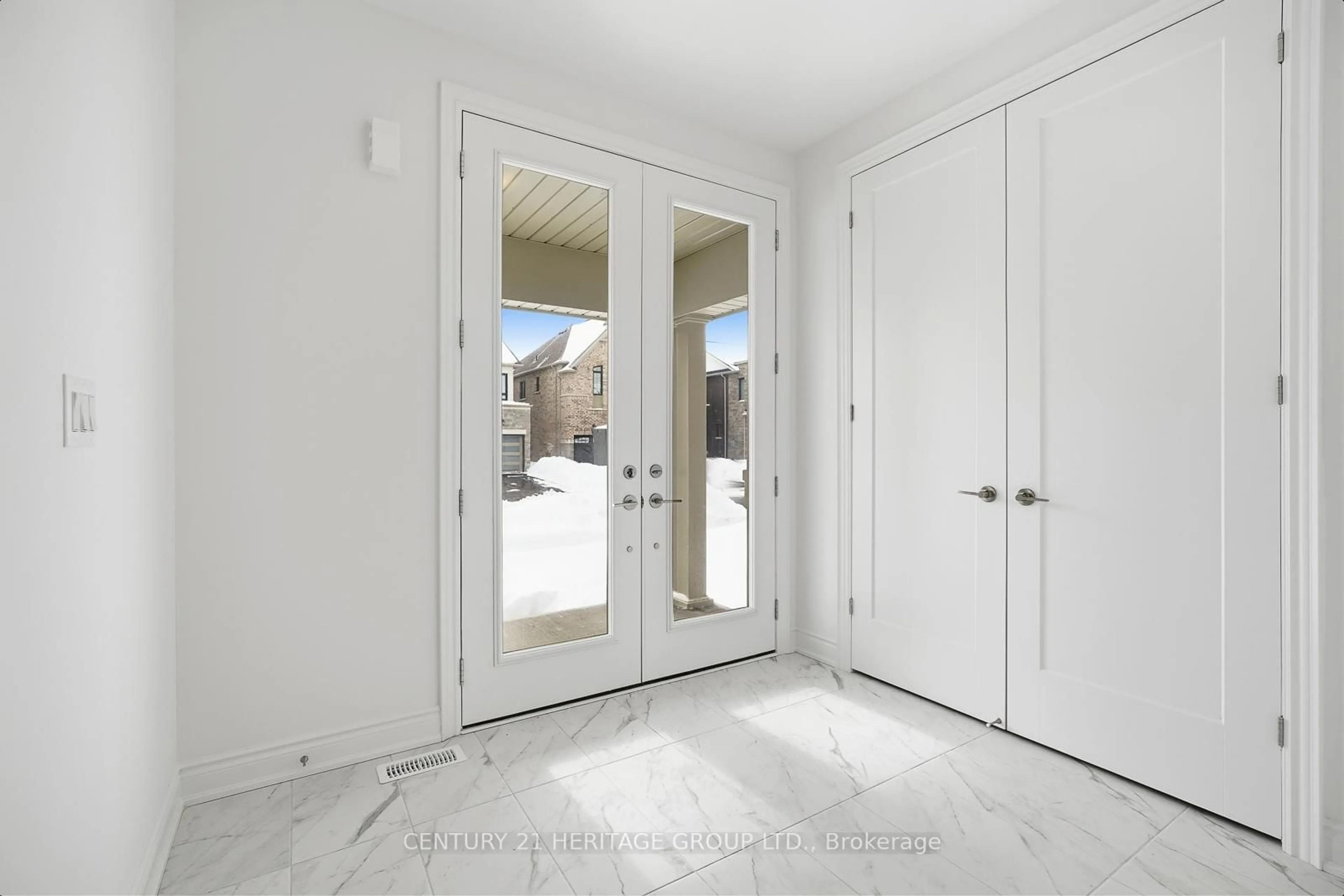 Indoor entryway for 88 Vasey Rd, Bradford West Gwillimbury Ontario L3Z 4P4