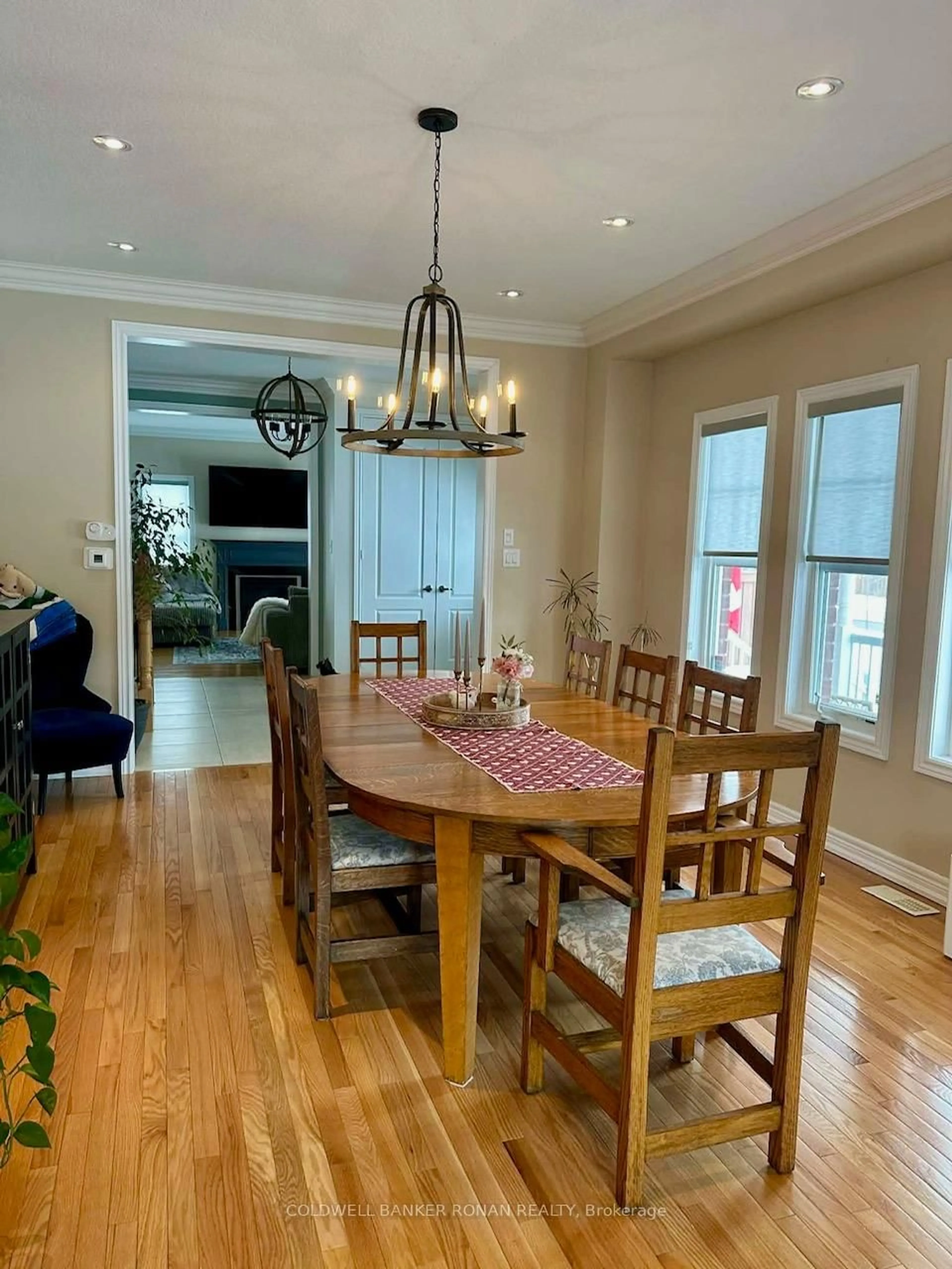 Dining room, wood/laminate floor for 3 Swenson St, New Tecumseth Ontario L9R 0J6