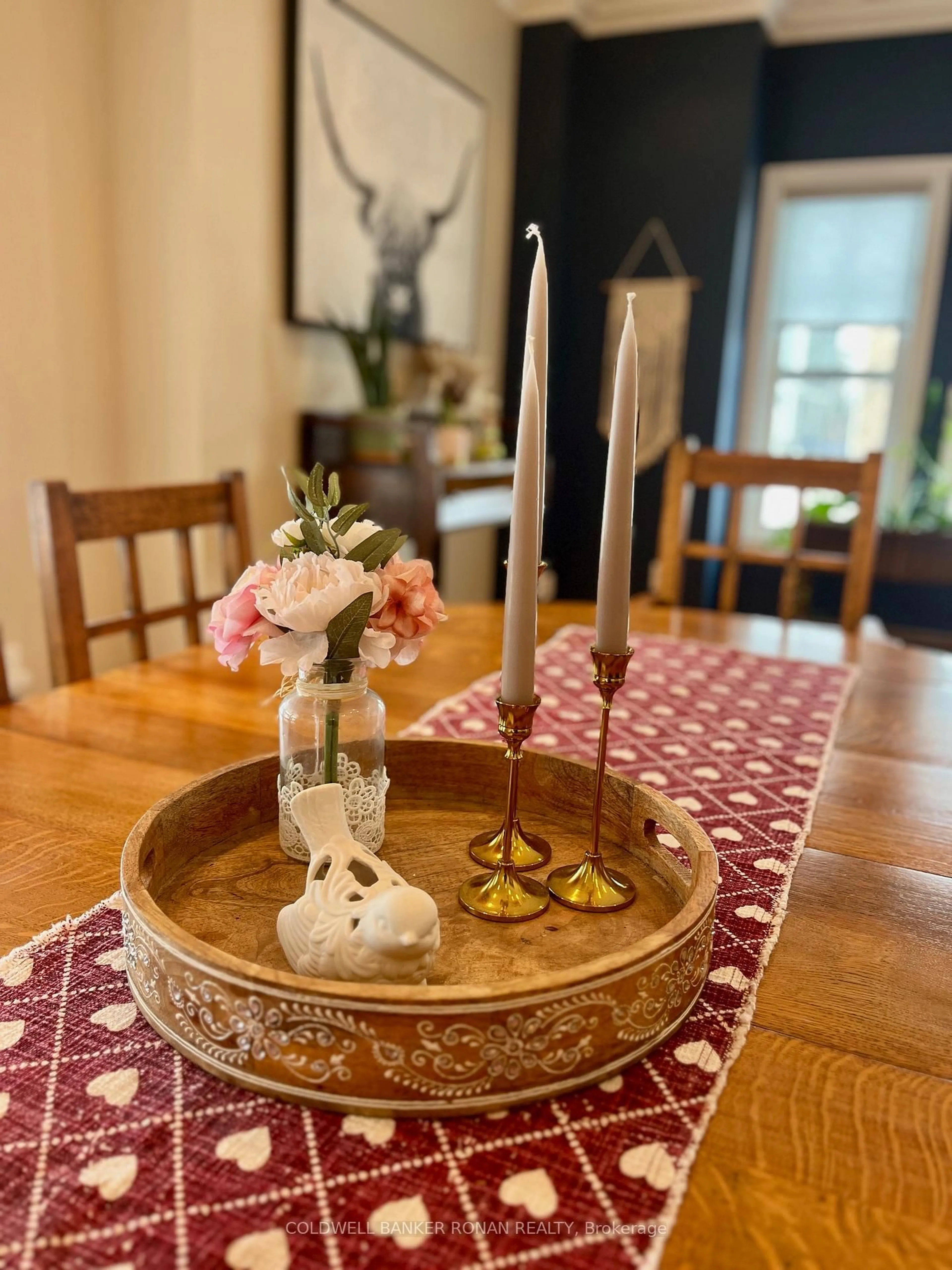 Dining room, wood/laminate floor for 3 Swenson St, New Tecumseth Ontario L9R 0J6