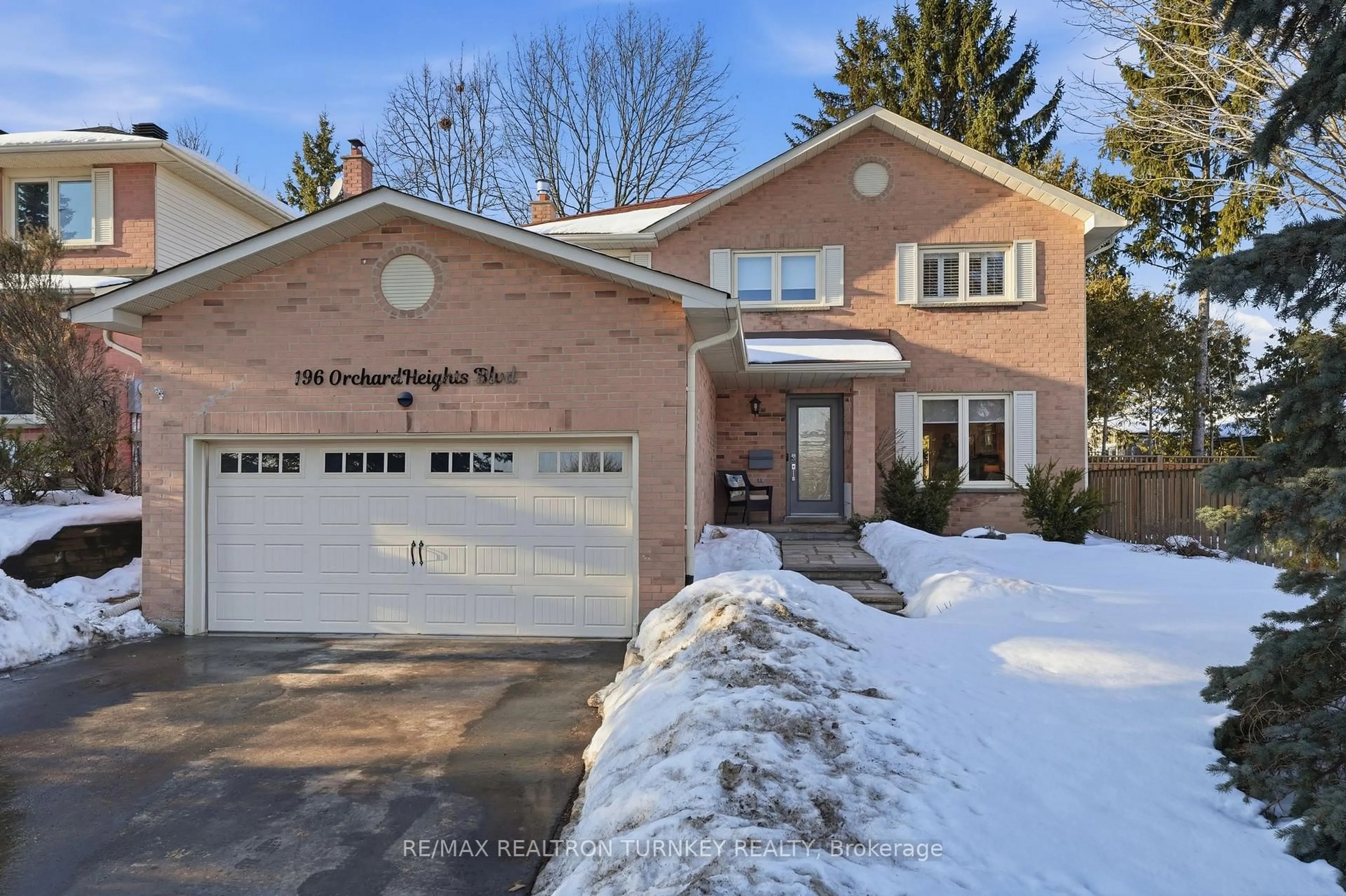 Home with brick exterior material, street for 196 Orchard Heights Blvd, Aurora Ontario L4G 4A8