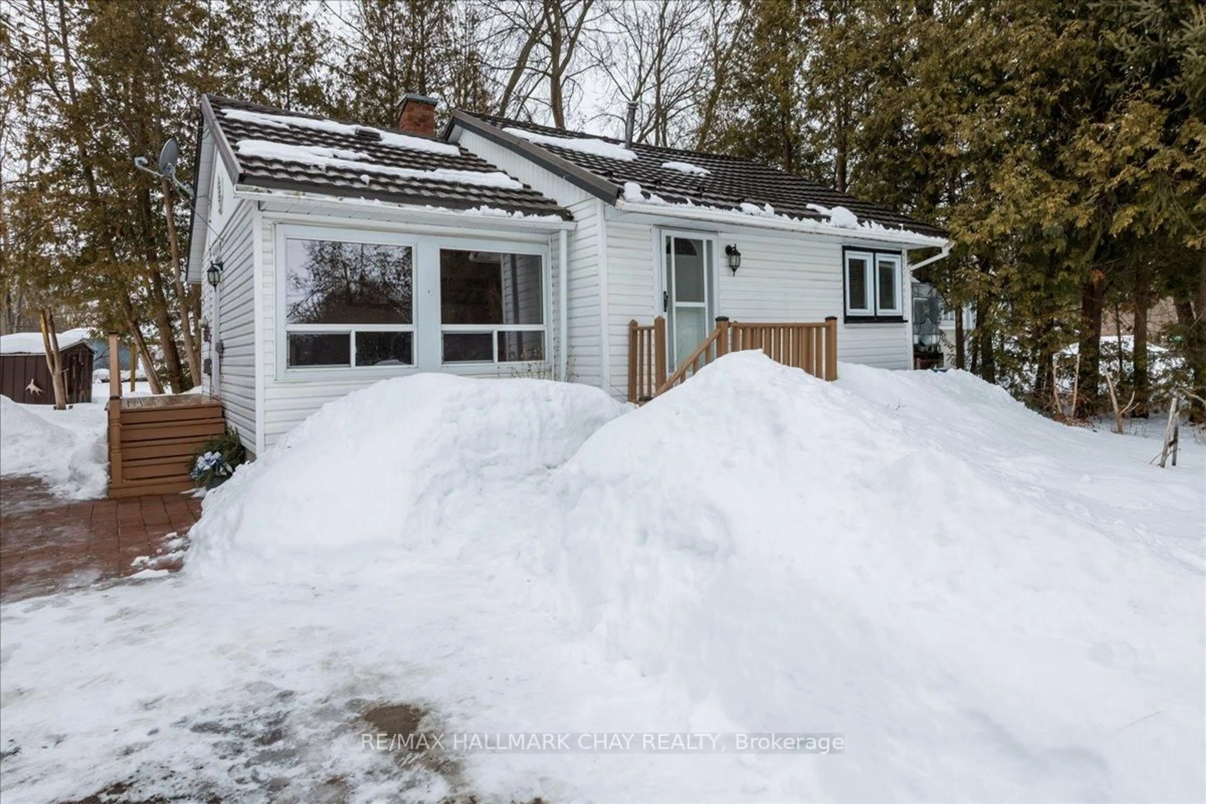 Shed for 930 Gilmore Ave, Innisfil Ontario L0L 1W0