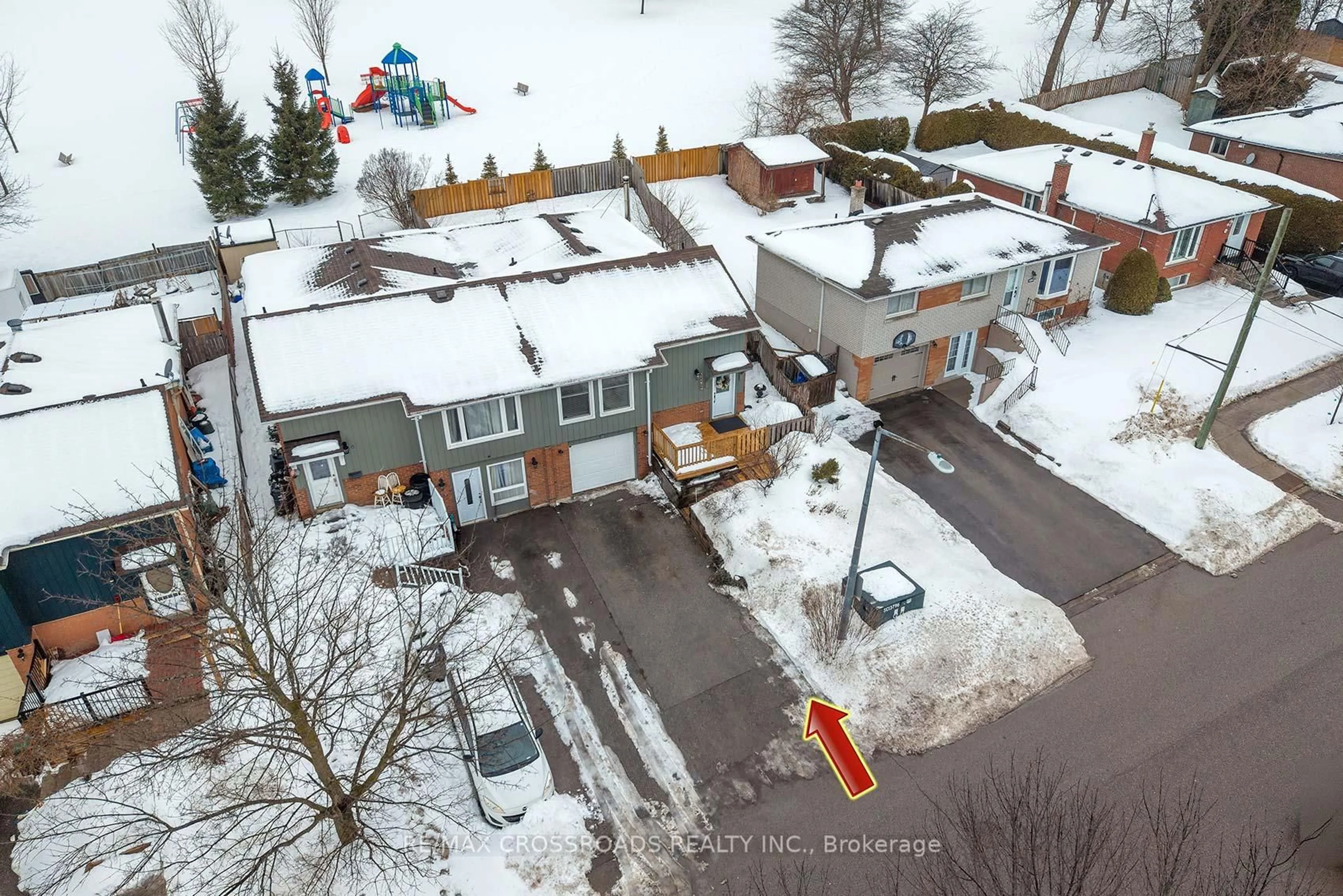 A pic from outside/outdoor area/front of a property/back of a property/a pic from drone, street for 184 Collings Ave, Bradford West Gwillimbury Ontario L3Z 1N1