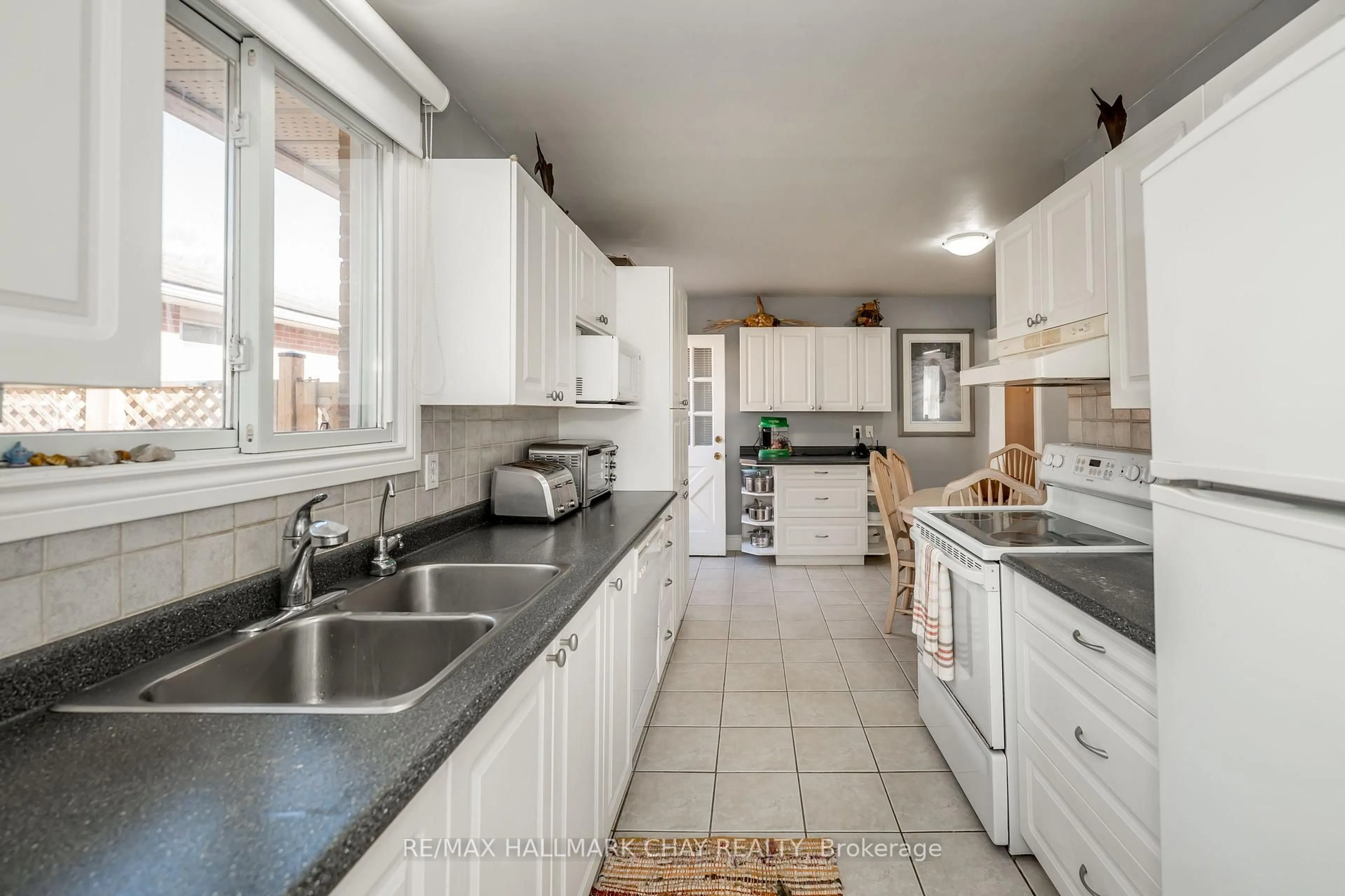 Unknown for 28 Brown St, New Tecumseth Ontario L0G 1W0