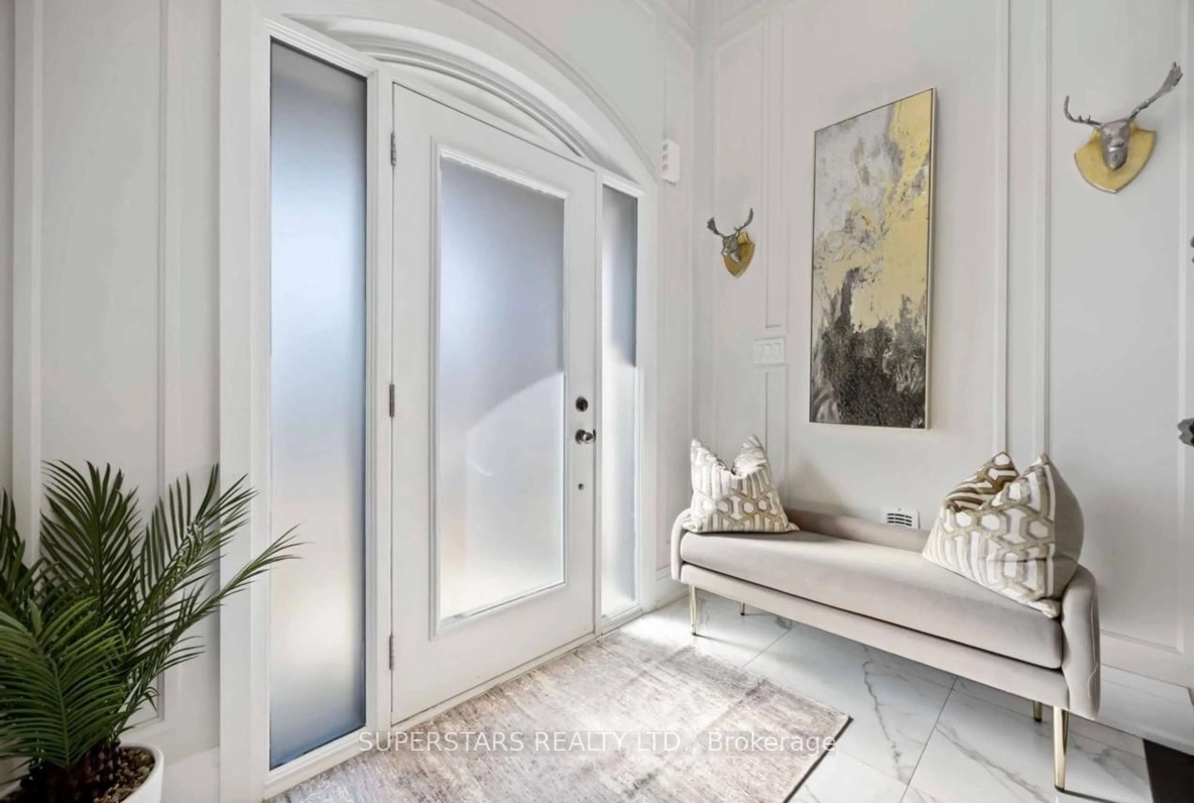 Indoor entryway for 2236 Pemberton Way, Innisfil Ontario L0L 1K0