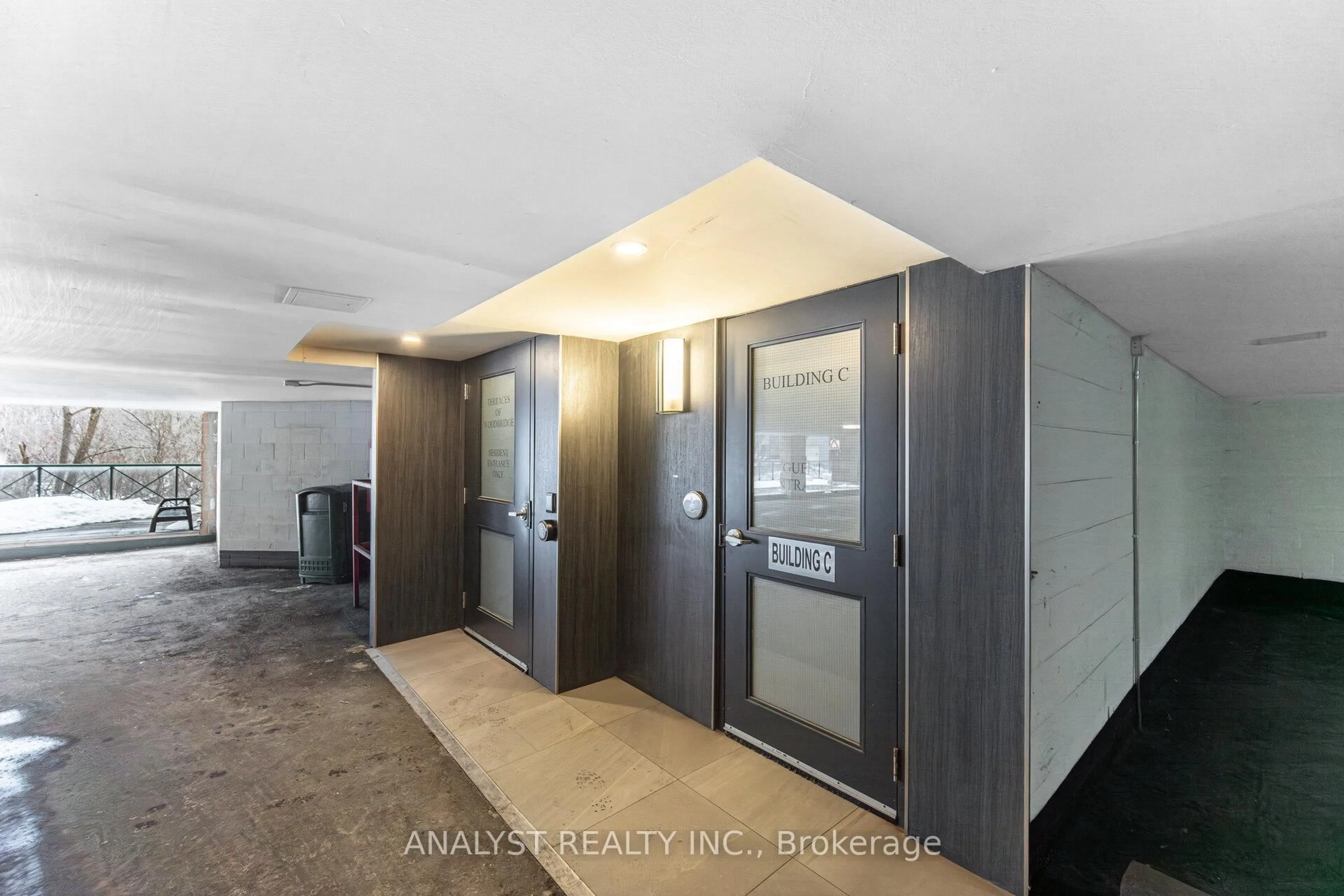 Indoor entryway for 121 Woodbridge Ave #216, Vaughan Ontario L4L 2S6