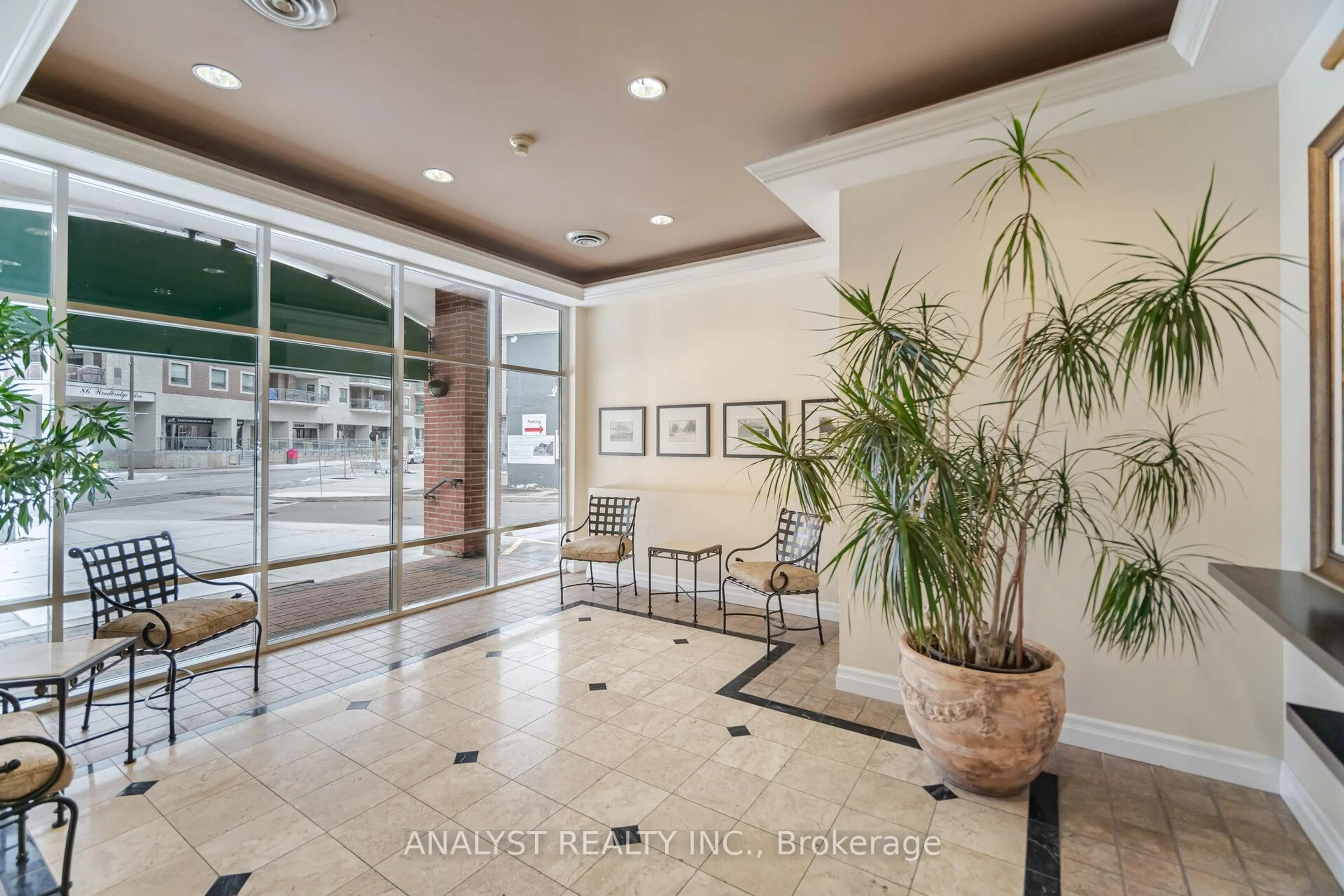 Indoor foyer for 121 Woodbridge Ave #216, Vaughan Ontario L4L 2S6