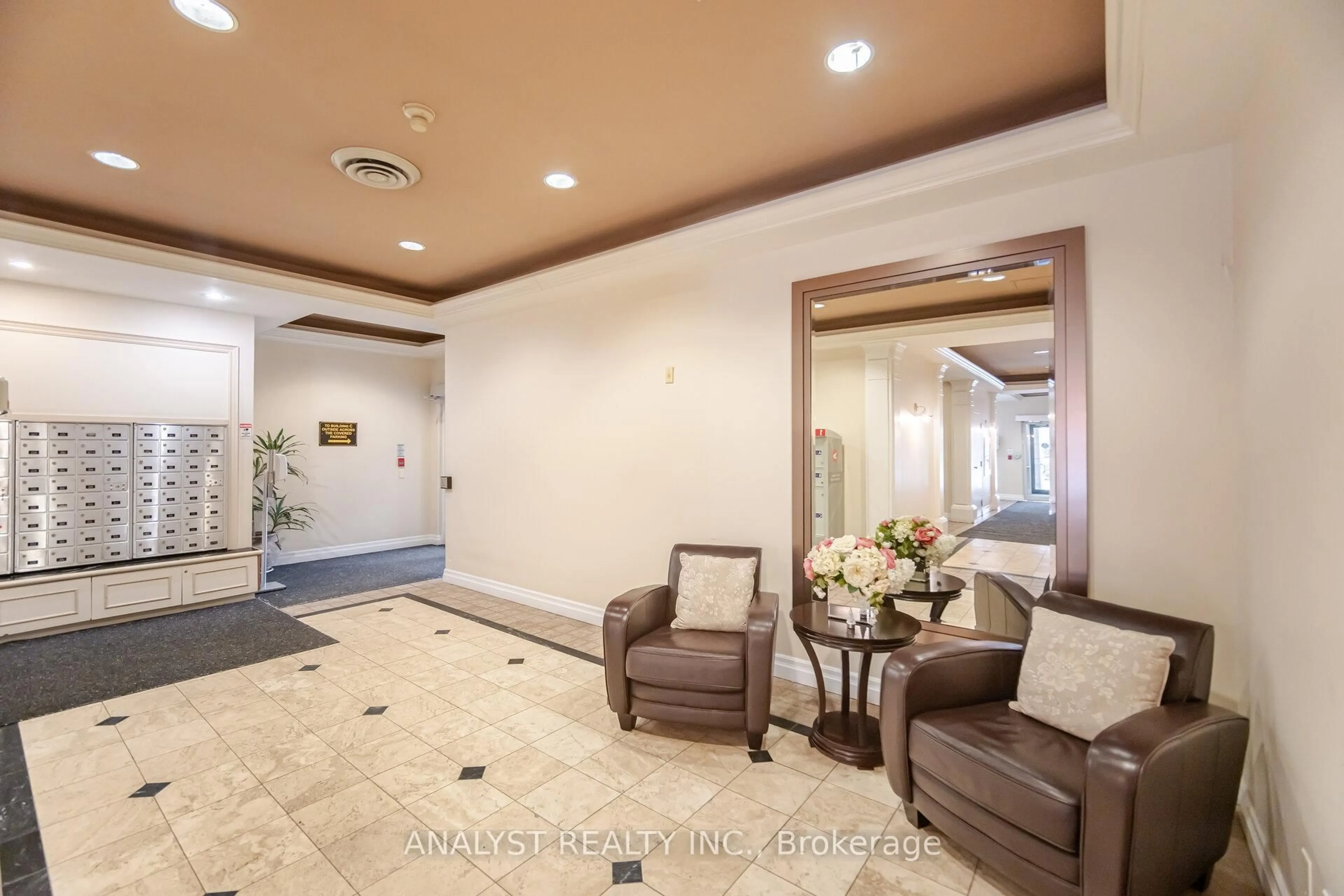 Indoor foyer for 121 Woodbridge Ave #216, Vaughan Ontario L4L 2S6
