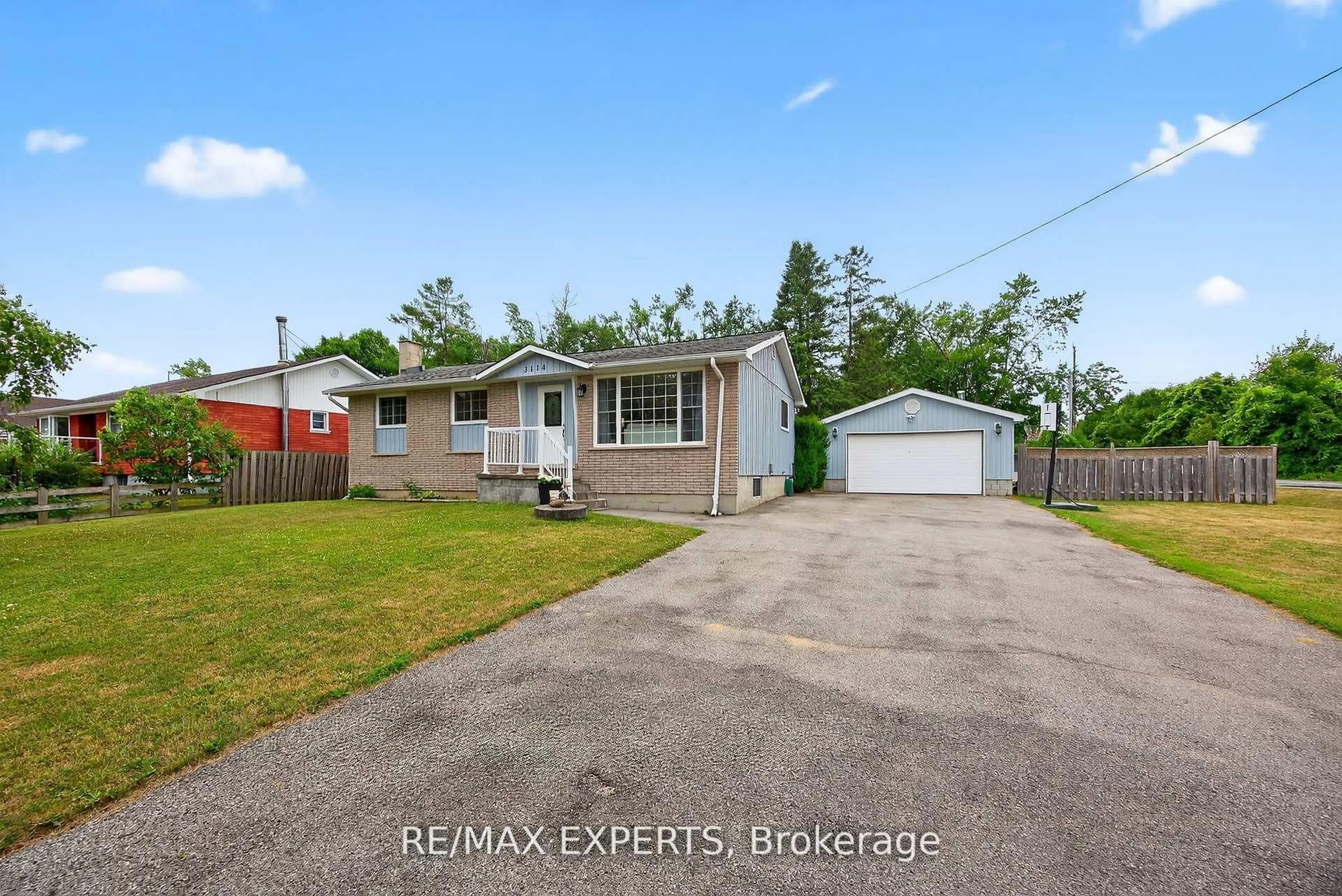 A pic from outside/outdoor area/front of a property/back of a property/a pic from drone, street for 3114 Poplar Rd, Innisfil Ontario L9S 2J9