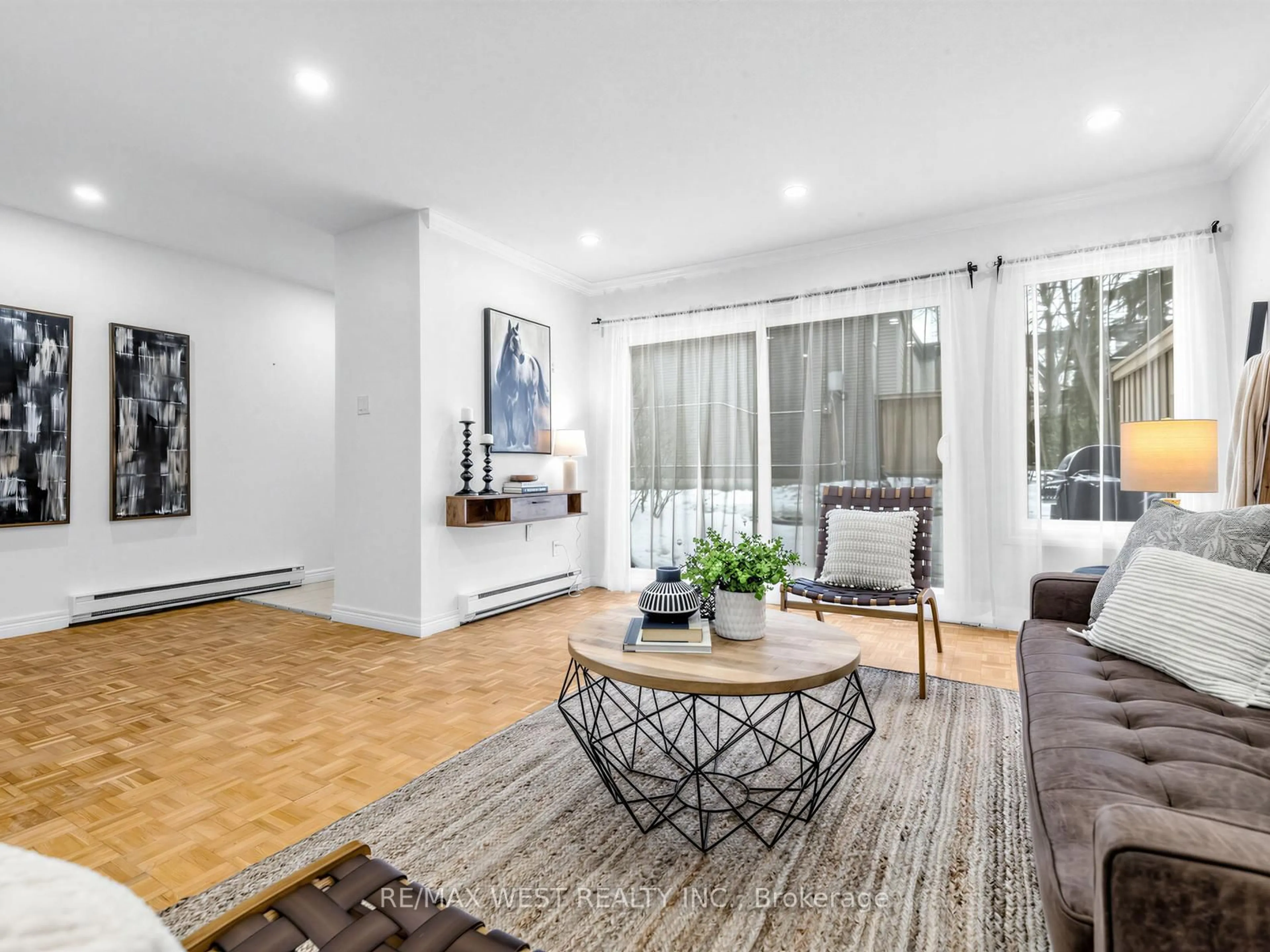 Living room with furniture, unknown for 246 Milestone Cres #117, Aurora Ontario L4G 3M2