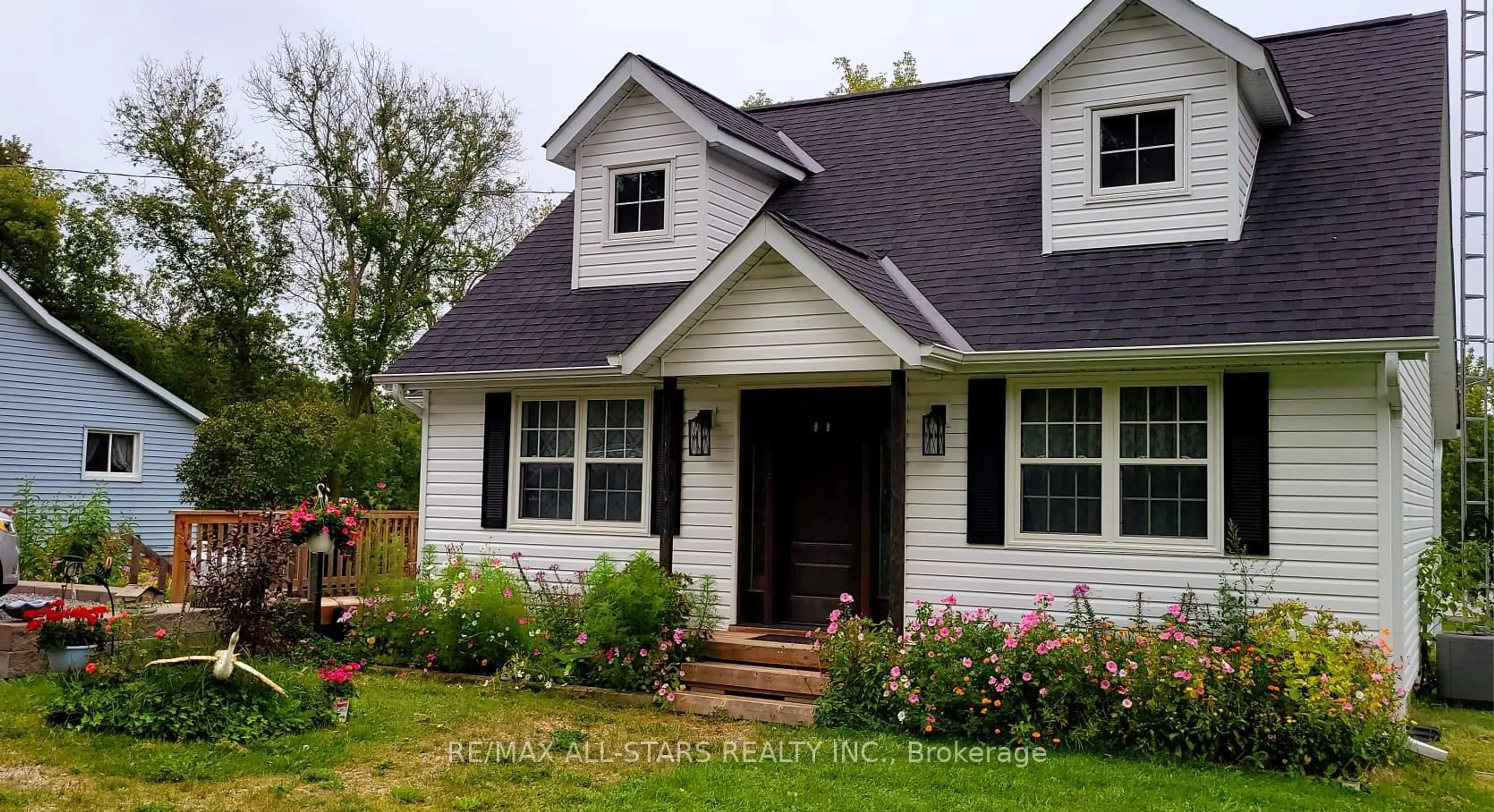 Home with vinyl exterior material, street for 10268 Ravenshoe Rd, Georgina Ontario L0C 1L0