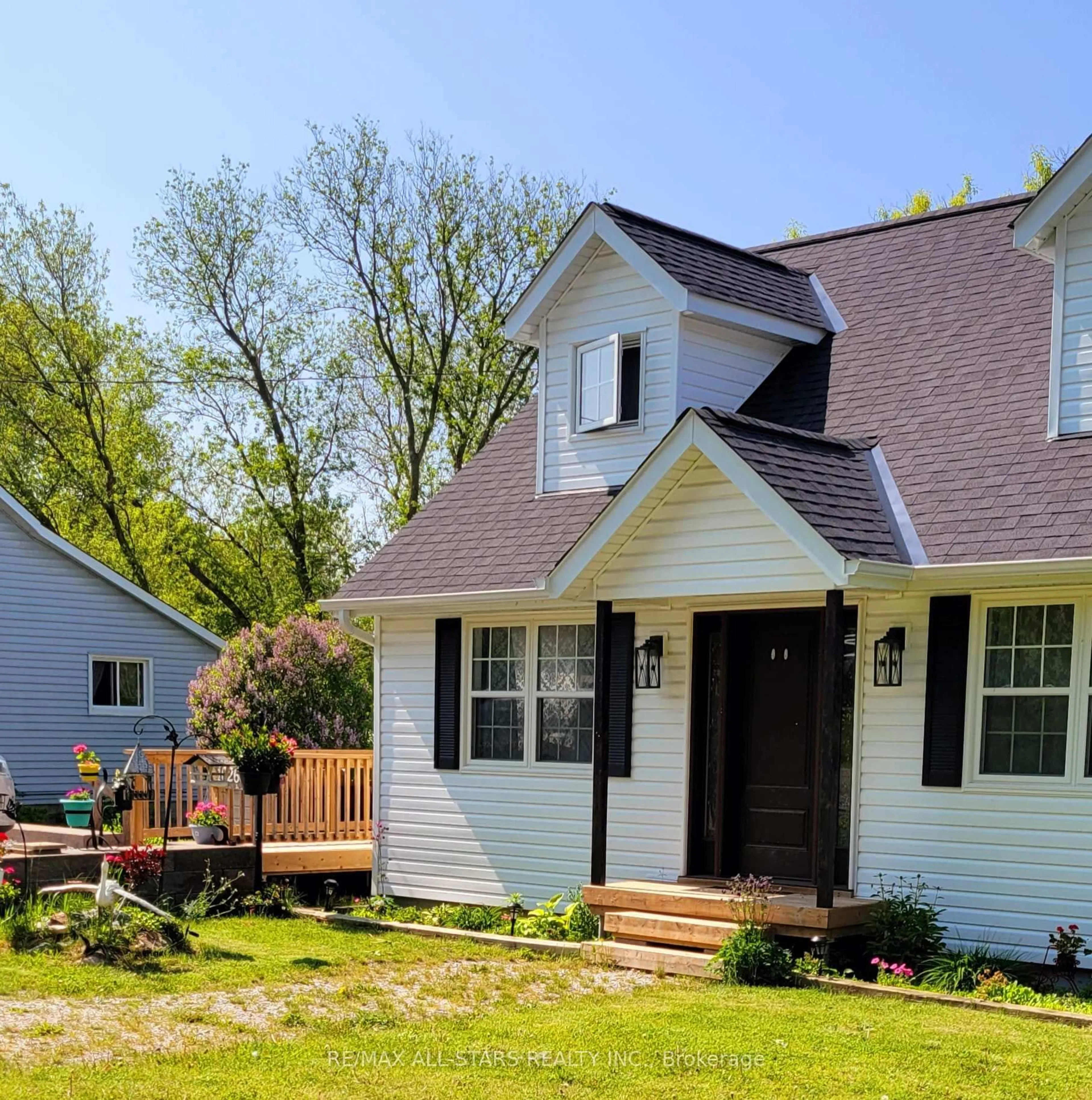 Home with vinyl exterior material, street for 10268 Ravenshoe Rd, Georgina Ontario L0C 1L0