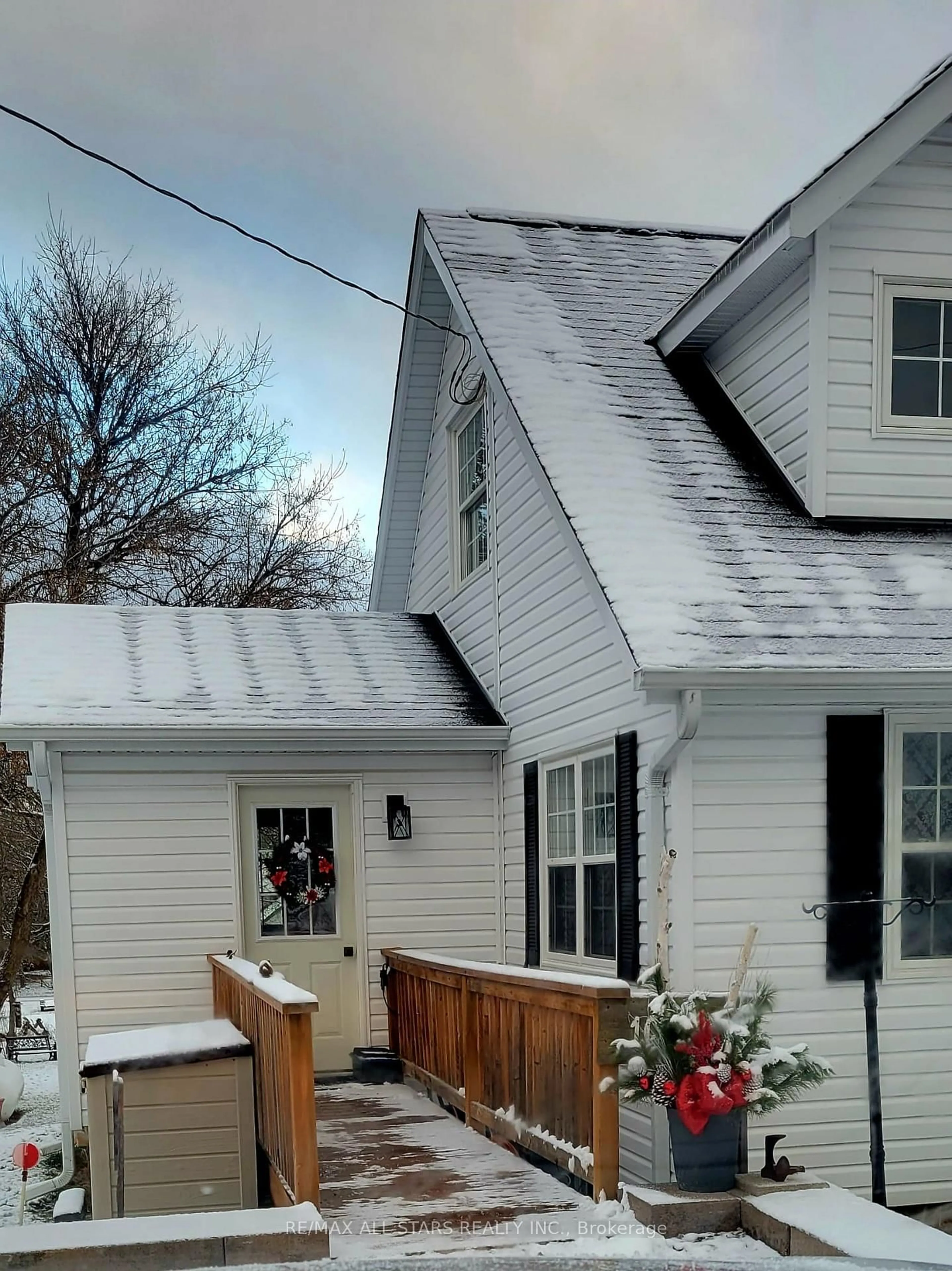 Home with vinyl exterior material, street for 10268 Ravenshoe Rd, Georgina Ontario L0C 1L0