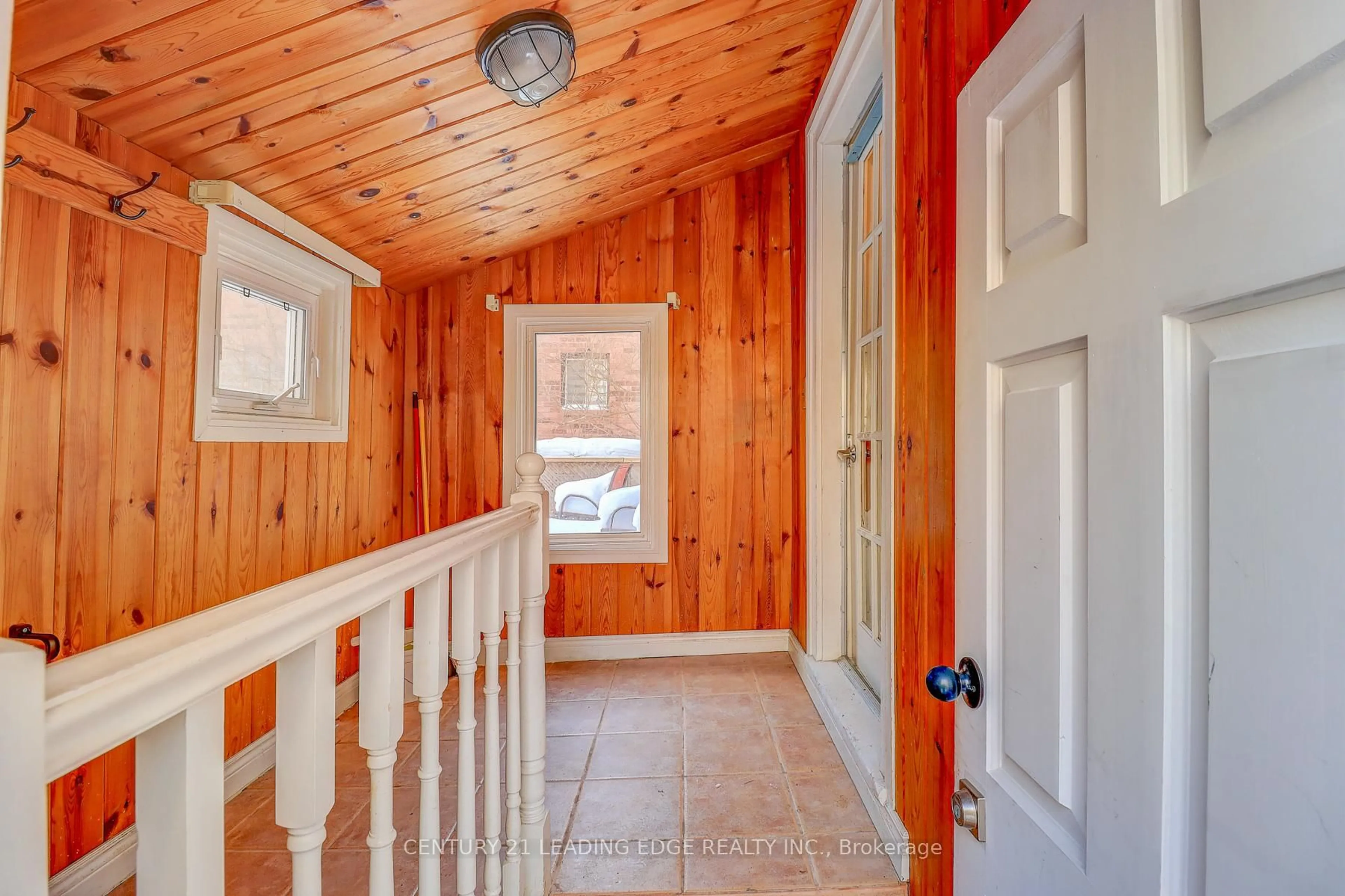 Indoor entryway for 107 Lakeland Cres, Richmond Hill Ontario L4E 3A1