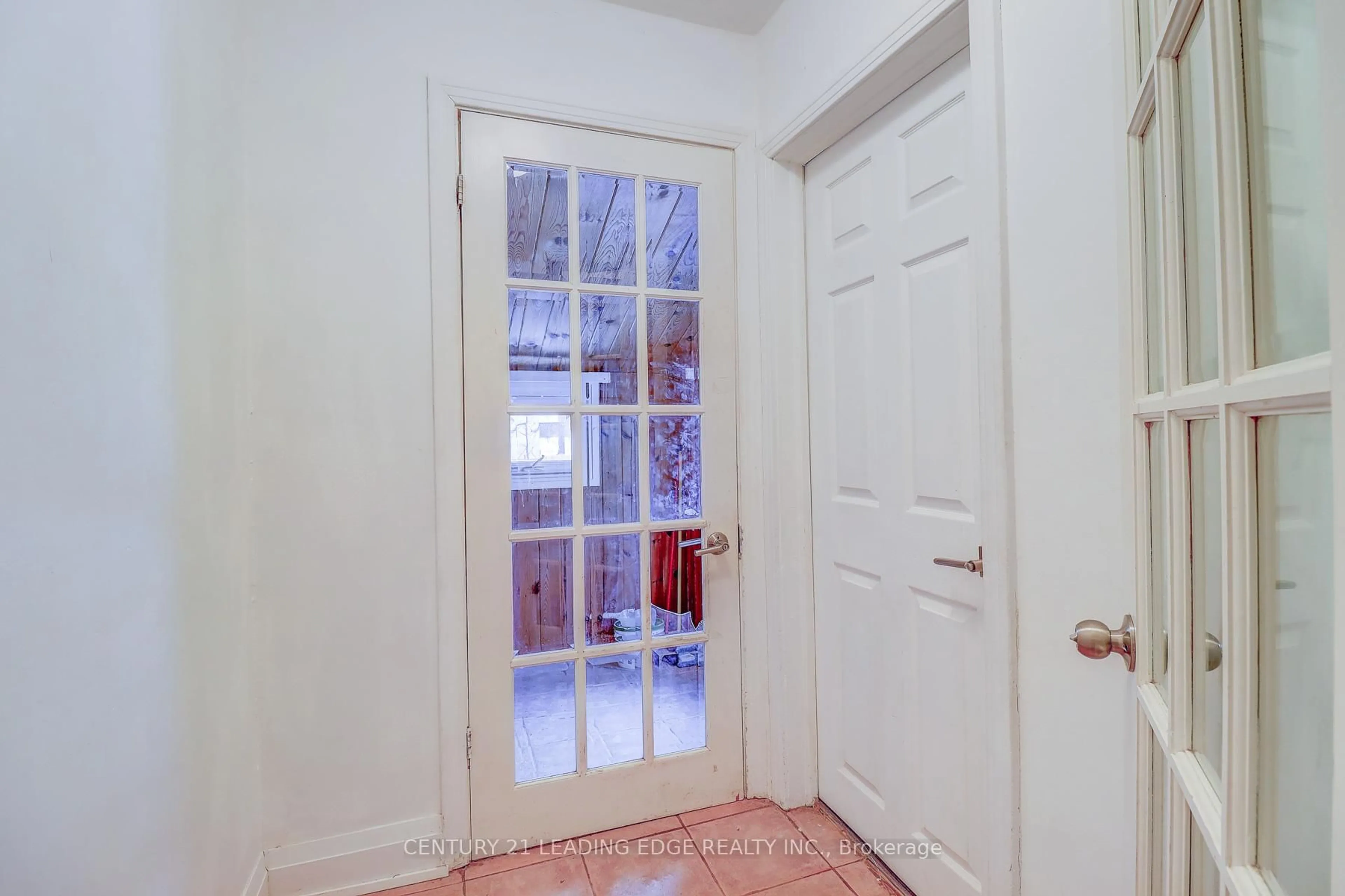 Indoor entryway for 107 Lakeland Cres, Richmond Hill Ontario L4E 3A1